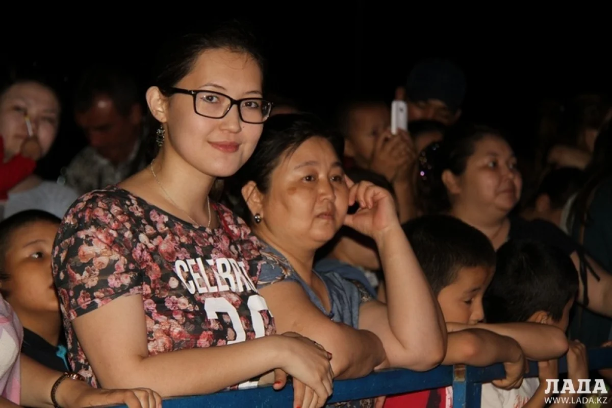 Зрители концерта||news_pic_more|<!--TBegin--><a href="https://img.lada.kz/2015-06/1433488977_img_1661.jpg" onclick="return hs.expand(this)" ><img align="left" src="https://img.lada.kz/2015-06/thumbs/1433488977_img_1661.jpg" alt='Жители Актау отметили День государственных символов Республики Казахстан' title='Жители Актау отметили День государственных символов Республики Казахстан'  /></a><!--TEnd--><br /><!--TBegin--><a href="https://img.lada.kz/2015-06/1433488970_img_1804.jpg" onclick="return hs.expand(this)" ><img align="left" src="https://img.lada.kz/2015-06/thumbs/1433488970_img_1804.jpg" alt='Жители Актау отметили День государственных символов Республики Казахстан' title='Жители Актау отметили День государственных символов Республики Казахстан'  /></a><!--TEnd--><br /><!--TBegin--><a href="https://img.lada.kz/2015-06/1433488952_img_1876.jpg" onclick="return hs.expand(this)" ><img align="left" src="https://img.lada.kz/2015-06/thumbs/1433488952_img_1876.jpg" alt='Жители Актау отметили День государственных символов Республики Казахстан' title='Жители Актау отметили День государственных символов Республики Казахстан'  /></a><!--TEnd--><br /><!--TBegin--><a href="https://img.lada.kz/2015-06/1433488910_img_1920.jpg" onclick="return hs.expand(this)" ><img align="left" src="https://img.lada.kz/2015-06/thumbs/1433488910_img_1920.jpg" alt='Жители Актау отметили День государственных символов Республики Казахстан' title='Жители Актау отметили День государственных символов Республики Казахстан'  /></a><!--TEnd--><br /><!--TBegin--><a href="https://img.lada.kz/2015-06/1433488921_img_1923.jpg" onclick="return hs.expand(this)" ><img align="left" src="https://img.lada.kz/2015-06/thumbs/1433488921_img_1923.jpg" alt='Жители Актау отметили День государственных символов Республики Казахстан' title='Жители Актау отметили День государственных символов Республики Казахстан'  /></a><!--TEnd--><br /><!--TBegin--><a href="https://img.lada.kz/2015-06/1433488943_img_2007.jpg" onclick="return hs.expand(this)" ><img align="left" src="https://img.lada.kz/2015-06/thumbs/1433488943_img_2007.jpg" alt='Жители Актау отметили День государственных символов Республики Казахстан' title='Жители Актау отметили День государственных символов Республики Казахстан'  /></a><!--TEnd--><br /><!--TBegin--><a href="https://img.lada.kz/2015-06/1433488961_img_2088.jpg" onclick="return hs.expand(this)" ><img align="left" src="https://img.lada.kz/2015-06/thumbs/1433488961_img_2088.jpg" alt='Жители Актау отметили День государственных символов Республики Казахстан' title='Жители Актау отметили День государственных символов Республики Казахстан'  /></a><!--TEnd--><br /><!--TBegin--><a href="https://img.lada.kz/2015-06/1433488963_img_2089.jpg" onclick="return hs.expand(this)" ><img align="left" src="https://img.lada.kz/2015-06/thumbs/1433488963_img_2089.jpg" alt='Жители Актау отметили День государственных символов Республики Казахстан' title='Жители Актау отметили День государственных символов Республики Казахстан'  /></a><!--TEnd--><br /><!--TBegin--><a href="https://img.lada.kz/2015-06/1433488932_img_2166.jpg" onclick="return hs.expand(this)" ><img align="left" src="https://img.lada.kz/2015-06/thumbs/1433488932_img_2166.jpg" alt='Жители Актау отметили День государственных символов Республики Казахстан' title='Жители Актау отметили День государственных символов Республики Казахстан'  /></a><!--TEnd-->