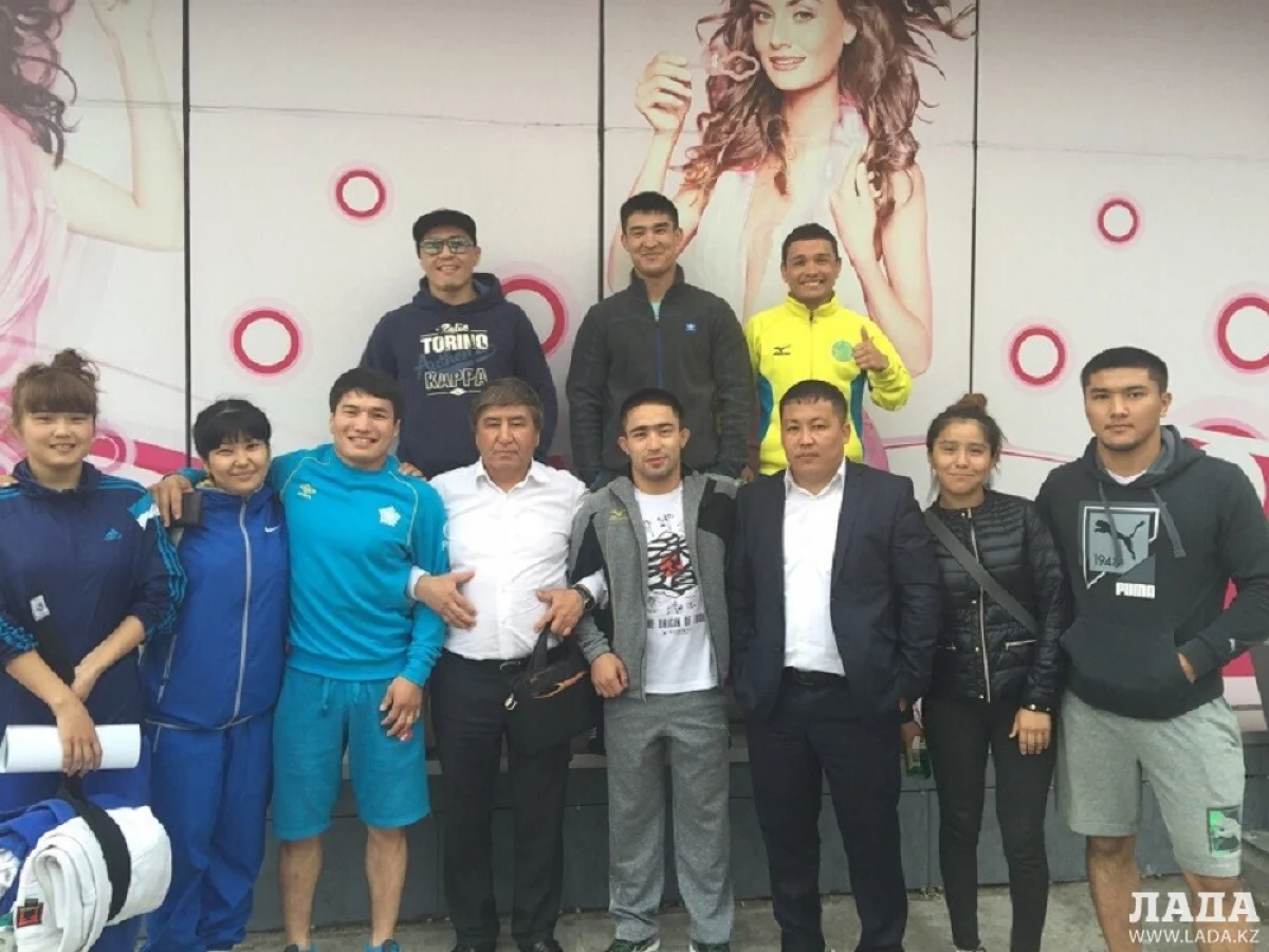 Команда Мангистау. В нижнем ряду слева обладательница бронзовой медали. Фото федерации дзюдо