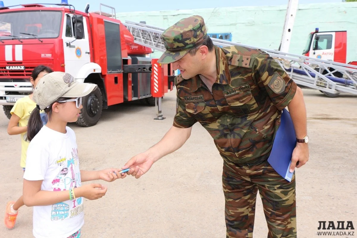 Чтобы праздник был сладким. Фото Кадырбека Айдарулы||news_pic_more|<!--TBegin--><a href="https://img.lada.kz/2015-06/1433514952_img_3576.jpg" onclick="return hs.expand(this)" ><img align="left" src="https://img.lada.kz/2015-06/thumbs/1433514952_img_3576.jpg" alt='Назарали Селимов: Мы готовы прийти на помощь нашим детям и нашему народу в любое время' title='Назарали Селимов: Мы готовы прийти на помощь нашим детям и нашему народу в любое время'  /></a><!--TEnd--><br /><!--TBegin--><a href="https://img.lada.kz/2015-06/1433514921_img_3577.jpg" onclick="return hs.expand(this)" ><img align="left" src="https://img.lada.kz/2015-06/thumbs/1433514921_img_3577.jpg" alt='Назарали Селимов: Мы готовы прийти на помощь нашим детям и нашему народу в любое время' title='Назарали Селимов: Мы готовы прийти на помощь нашим детям и нашему народу в любое время'  /></a><!--TEnd--><br /><!--TBegin--><a href="https://img.lada.kz/2015-06/1433514946_img_3583.jpg" onclick="return hs.expand(this)" ><img align="left" src="https://img.lada.kz/2015-06/thumbs/1433514946_img_3583.jpg" alt='Назарали Селимов: Мы готовы прийти на помощь нашим детям и нашему народу в любое время' title='Назарали Селимов: Мы готовы прийти на помощь нашим детям и нашему народу в любое время'  /></a><!--TEnd--><br /><!--TBegin--><a href="https://img.lada.kz/2015-06/1433514997_img_3585.jpg" onclick="return hs.expand(this)" ><img align="left" src="https://img.lada.kz/2015-06/thumbs/1433514997_img_3585.jpg" alt='Назарали Селимов: Мы готовы прийти на помощь нашим детям и нашему народу в любое время' title='Назарали Селимов: Мы готовы прийти на помощь нашим детям и нашему народу в любое время'  /></a><!--TEnd--><br /><!--TBegin--><a href="https://img.lada.kz/2015-06/1433514974_img_3596.jpg" onclick="return hs.expand(this)" ><img align="left" src="https://img.lada.kz/2015-06/thumbs/1433514974_img_3596.jpg" alt='Назарали Селимов: Мы готовы прийти на помощь нашим детям и нашему народу в любое время' title='Назарали Селимов: Мы готовы прийти на помощь нашим детям и нашему народу в любое время'  /></a><!--TEnd--><br /><!--TBegin--><a href="https://img.lada.kz/2015-06/1433514952_img_3607.jpg" onclick="return hs.expand(this)" ><img align="left" src="https://img.lada.kz/2015-06/thumbs/1433514952_img_3607.jpg" alt='Назарали Селимов: Мы готовы прийти на помощь нашим детям и нашему народу в любое время' title='Назарали Селимов: Мы готовы прийти на помощь нашим детям и нашему народу в любое время'  /></a><!--TEnd--><br /><!--TBegin--><a href="https://img.lada.kz/2015-06/1433514940_img_3608.jpg" onclick="return hs.expand(this)" ><img align="left" src="https://img.lada.kz/2015-06/thumbs/1433514940_img_3608.jpg" alt='Назарали Селимов: Мы готовы прийти на помощь нашим детям и нашему народу в любое время' title='Назарали Селимов: Мы готовы прийти на помощь нашим детям и нашему народу в любое время'  /></a><!--TEnd--><br /><!--TBegin--><a href="https://img.lada.kz/2015-06/1433514934_img_3610.jpg" onclick="return hs.expand(this)" ><img align="left" src="https://img.lada.kz/2015-06/thumbs/1433514934_img_3610.jpg" alt='Назарали Селимов: Мы готовы прийти на помощь нашим детям и нашему народу в любое время' title='Назарали Селимов: Мы готовы прийти на помощь нашим детям и нашему народу в любое время'  /></a><!--TEnd--><br /><!--TBegin--><a href="https://img.lada.kz/2015-06/1433514953_img_3615.jpg" onclick="return hs.expand(this)" ><img align="left" src="https://img.lada.kz/2015-06/thumbs/1433514953_img_3615.jpg" alt='Назарали Селимов: Мы готовы прийти на помощь нашим детям и нашему народу в любое время' title='Назарали Селимов: Мы готовы прийти на помощь нашим детям и нашему народу в любое время'  /></a><!--TEnd--><br /><!--TBegin--><a href="https://img.lada.kz/2015-06/1433514917_img_3620.jpg" onclick="return hs.expand(this)" ><img align="left" src="https://img.lada.kz/2015-06/thumbs/1433514917_img_3620.jpg" alt='Назарали Селимов: Мы готовы прийти на помощь нашим детям и нашему народу в любое время' title='Назарали Селимов: Мы готовы прийти на помощь нашим детям и нашему народу в любое время'  /></a><!--TEnd--><br /><!--TBegin--><a href="https://img.lada.kz/2015-06/1433514970_img_3621.jpg" onclick="return hs.expand(this)" ><img align="left" src="https://img.lada.kz/2015-06/thumbs/1433514970_img_3621.jpg" alt='Назарали Селимов: Мы готовы прийти на помощь нашим детям и нашему народу в любое время' title='Назарали Селимов: Мы готовы прийти на помощь нашим детям и нашему народу в любое время'  /></a><!--TEnd--><br /><!--TBegin--><a href="https://img.lada.kz/2015-06/1433514989_img_3626.jpg" onclick="return hs.expand(this)" ><img align="left" src="https://img.lada.kz/2015-06/thumbs/1433514989_img_3626.jpg" alt='Назарали Селимов: Мы готовы прийти на помощь нашим детям и нашему народу в любое время' title='Назарали Селимов: Мы готовы прийти на помощь нашим детям и нашему народу в любое время'  /></a><!--TEnd--><br /><!--TBegin--><a href="https://img.lada.kz/2015-06/1433515021_img_3627.jpg" onclick="return hs.expand(this)" ><img align="left" src="https://img.lada.kz/2015-06/thumbs/1433515021_img_3627.jpg" alt='Назарали Селимов: Мы готовы прийти на помощь нашим детям и нашему народу в любое время' title='Назарали Селимов: Мы готовы прийти на помощь нашим детям и нашему народу в любое время'  /></a><!--TEnd--><br /><!--TBegin--><a href="https://img.lada.kz/2015-06/1433514943_img_3628.jpg" onclick="return hs.expand(this)" ><img align="left" src="https://img.lada.kz/2015-06/thumbs/1433514943_img_3628.jpg" alt='Назарали Селимов: Мы готовы прийти на помощь нашим детям и нашему народу в любое время' title='Назарали Селимов: Мы готовы прийти на помощь нашим детям и нашему народу в любое время'  /></a><!--TEnd--><br /><!--TBegin--><a href="https://img.lada.kz/2015-06/1433514994_img_3629.jpg" onclick="return hs.expand(this)" ><img align="left" src="https://img.lada.kz/2015-06/thumbs/1433514994_img_3629.jpg" alt='Назарали Селимов: Мы готовы прийти на помощь нашим детям и нашему народу в любое время' title='Назарали Селимов: Мы готовы прийти на помощь нашим детям и нашему народу в любое время'  /></a><!--TEnd--><br /><!--TBegin--><a href="https://img.lada.kz/2015-06/1433515006_img_3630.jpg" onclick="return hs.expand(this)" ><img align="left" src="https://img.lada.kz/2015-06/thumbs/1433515006_img_3630.jpg" alt='Назарали Селимов: Мы готовы прийти на помощь нашим детям и нашему народу в любое время' title='Назарали Селимов: Мы готовы прийти на помощь нашим детям и нашему народу в любое время'  /></a><!--TEnd--><br /><!--TBegin--><a href="https://img.lada.kz/2015-06/1433515000_img_3639.jpg" onclick="return hs.expand(this)" ><img align="left" src="https://img.lada.kz/2015-06/thumbs/1433515000_img_3639.jpg" alt='Назарали Селимов: Мы готовы прийти на помощь нашим детям и нашему народу в любое время' title='Назарали Селимов: Мы готовы прийти на помощь нашим детям и нашему народу в любое время'  /></a><!--TEnd--><br /><!--TBegin--><a href="https://img.lada.kz/2015-06/1433515005_img_3646.jpg" onclick="return hs.expand(this)" ><img align="left" src="https://img.lada.kz/2015-06/thumbs/1433515005_img_3646.jpg" alt='Назарали Селимов: Мы готовы прийти на помощь нашим детям и нашему народу в любое время' title='Назарали Селимов: Мы готовы прийти на помощь нашим детям и нашему народу в любое время'  /></a><!--TEnd--><br /><!--TBegin--><a href="https://img.lada.kz/2015-06/1433514991_img_3648.jpg" onclick="return hs.expand(this)" ><img align="left" src="https://img.lada.kz/2015-06/thumbs/1433514991_img_3648.jpg" alt='Назарали Селимов: Мы готовы прийти на помощь нашим детям и нашему народу в любое время' title='Назарали Селимов: Мы готовы прийти на помощь нашим детям и нашему народу в любое время'  /></a><!--TEnd--><br /><!--TBegin--><a href="https://img.lada.kz/2015-06/1433515006_img_3652.jpg" onclick="return hs.expand(this)" ><img align="left" src="https://img.lada.kz/2015-06/thumbs/1433515006_img_3652.jpg" alt='Назарали Селимов: Мы готовы прийти на помощь нашим детям и нашему народу в любое время' title='Назарали Селимов: Мы готовы прийти на помощь нашим детям и нашему народу в любое время'  /></a><!--TEnd--><br /><!--TBegin--><a href="https://img.lada.kz/2015-06/1433514952_img_3664.jpg" onclick="return hs.expand(this)" ><img align="left" src="https://img.lada.kz/2015-06/thumbs/1433514952_img_3664.jpg" alt='Назарали Селимов: Мы готовы прийти на помощь нашим детям и нашему народу в любое время' title='Назарали Селимов: Мы готовы прийти на помощь нашим детям и нашему народу в любое время'  /></a><!--TEnd--><br /><!--TBegin--><a href="https://img.lada.kz/2015-06/1433515004_img_3666.jpg" onclick="return hs.expand(this)" ><img align="left" src="https://img.lada.kz/2015-06/thumbs/1433515004_img_3666.jpg" alt='Назарали Селимов: Мы готовы прийти на помощь нашим детям и нашему народу в любое время' title='Назарали Селимов: Мы готовы прийти на помощь нашим детям и нашему народу в любое время'  /></a><!--TEnd--><br /><!--TBegin--><a href="https://img.lada.kz/2015-06/1433514958_img_3667.jpg" onclick="return hs.expand(this)" ><img align="left" src="https://img.lada.kz/2015-06/thumbs/1433514958_img_3667.jpg" alt='Назарали Селимов: Мы готовы прийти на помощь нашим детям и нашему народу в любое время' title='Назарали Селимов: Мы готовы прийти на помощь нашим детям и нашему народу в любое время'  /></a><!--TEnd--><br /><!--TBegin--><a href="https://img.lada.kz/2015-06/1433514999_img_3668.jpg" onclick="return hs.expand(this)" ><img align="left" src="https://img.lada.kz/2015-06/thumbs/1433514999_img_3668.jpg" alt='Назарали Селимов: Мы готовы прийти на помощь нашим детям и нашему народу в любое время' title='Назарали Селимов: Мы готовы прийти на помощь нашим детям и нашему народу в любое время'  /></a><!--TEnd--><br /><!--TBegin--><a href="https://img.lada.kz/2015-06/1433515000_img_3669.jpg" onclick="return hs.expand(this)" ><img align="left" src="https://img.lada.kz/2015-06/thumbs/1433515000_img_3669.jpg" alt='Назарали Селимов: Мы готовы прийти на помощь нашим детям и нашему народу в любое время' title='Назарали Селимов: Мы готовы прийти на помощь нашим детям и нашему народу в любое время'  /></a><!--TEnd--><br /><!--TBegin--><a href="https://img.lada.kz/2015-06/1433515029_img_3675.jpg" onclick="return hs.expand(this)" ><img align="left" src="https://img.lada.kz/2015-06/thumbs/1433515029_img_3675.jpg" alt='Назарали Селимов: Мы готовы прийти на помощь нашим детям и нашему народу в любое время' title='Назарали Селимов: Мы готовы прийти на помощь нашим детям и нашему народу в любое время'  /></a><!--TEnd--><br /><!--TBegin--><a href="https://img.lada.kz/2015-06/1433514981_img_3676.jpg" onclick="return hs.expand(this)" ><img align="left" src="https://img.lada.kz/2015-06/thumbs/1433514981_img_3676.jpg" alt='Назарали Селимов: Мы готовы прийти на помощь нашим детям и нашему народу в любое время' title='Назарали Селимов: Мы готовы прийти на помощь нашим детям и нашему народу в любое время'  /></a><!--TEnd--><br /><!--TBegin--><a href="https://img.lada.kz/2015-06/1433515062_img_3678.jpg" onclick="return hs.expand(this)" ><img align="left" src="https://img.lada.kz/2015-06/thumbs/1433515062_img_3678.jpg" alt='Назарали Селимов: Мы готовы прийти на помощь нашим детям и нашему народу в любое время' title='Назарали Селимов: Мы готовы прийти на помощь нашим детям и нашему народу в любое время'  /></a><!--TEnd--><br /><!--TBegin--><a href="https://img.lada.kz/2015-06/1433514997_img_3683.jpg" onclick="return hs.expand(this)" ><img align="left" src="https://img.lada.kz/2015-06/thumbs/1433514997_img_3683.jpg" alt='Назарали Селимов: Мы готовы прийти на помощь нашим детям и нашему народу в любое время' title='Назарали Селимов: Мы готовы прийти на помощь нашим детям и нашему народу в любое время'  /></a><!--TEnd--><br /><!--TBegin--><a href="https://img.lada.kz/2015-06/1433515064_img_3685.jpg" onclick="return hs.expand(this)" ><img align="left" src="https://img.lada.kz/2015-06/thumbs/1433515064_img_3685.jpg" alt='Назарали Селимов: Мы готовы прийти на помощь нашим детям и нашему народу в любое время' title='Назарали Селимов: Мы готовы прийти на помощь нашим детям и нашему народу в любое время'  /></a><!--TEnd-->
