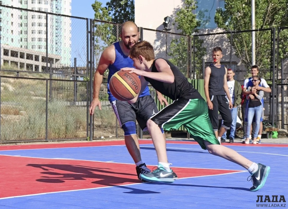 В турнире приняли участие баскетболисты в возрасте от 16 до 37 лет. Фото Вадима Крючкова.||news_pic_more|<!--TBegin--><a href="https://img.lada.kz/2015-06/1433921108_img_9419.jpg" onclick="return hs.expand(this)" ><img align="left" src="https://img.lada.kz/2015-06/thumbs/1433921108_img_9419.jpg" alt='В Актау прошел первый турнир по баскетболу в формате 1х1' title='В Актау прошел первый турнир по баскетболу в формате 1х1'  /></a><!--TEnd--><br /><!--TBegin--><a href="https://img.lada.kz/2015-06/1433921089_img_9480.jpg" onclick="return hs.expand(this)" ><img align="left" src="https://img.lada.kz/2015-06/thumbs/1433921089_img_9480.jpg" alt='В Актау прошел первый турнир по баскетболу в формате 1х1' title='В Актау прошел первый турнир по баскетболу в формате 1х1'  /></a><!--TEnd--><br /><!--TBegin--><a href="https://img.lada.kz/2015-06/1433921071_img_9498.jpg" onclick="return hs.expand(this)" ><img align="left" src="https://img.lada.kz/2015-06/thumbs/1433921071_img_9498.jpg" alt='В Актау прошел первый турнир по баскетболу в формате 1х1' title='В Актау прошел первый турнир по баскетболу в формате 1х1'  /></a><!--TEnd--><br /><!--TBegin--><a href="https://img.lada.kz/2015-06/1433921084_img_9533.jpg" onclick="return hs.expand(this)" ><img align="left" src="https://img.lada.kz/2015-06/thumbs/1433921084_img_9533.jpg" alt='В Актау прошел первый турнир по баскетболу в формате 1х1' title='В Актау прошел первый турнир по баскетболу в формате 1х1'  /></a><!--TEnd--><br /><!--TBegin--><a href="https://img.lada.kz/2015-06/1433921079_img_9587.jpg" onclick="return hs.expand(this)" ><img align="left" src="https://img.lada.kz/2015-06/thumbs/1433921079_img_9587.jpg" alt='В Актау прошел первый турнир по баскетболу в формате 1х1' title='В Актау прошел первый турнир по баскетболу в формате 1х1'  /></a><!--TEnd--><br /><!--TBegin--><a href="https://img.lada.kz/2015-06/1433921095_img_9678.jpg" onclick="return hs.expand(this)" ><img align="left" src="https://img.lada.kz/2015-06/thumbs/1433921095_img_9678.jpg" alt='В Актау прошел первый турнир по баскетболу в формате 1х1' title='В Актау прошел первый турнир по баскетболу в формате 1х1'  /></a><!--TEnd--><br /><!--TBegin--><a href="https://img.lada.kz/2015-06/1433921082_img_9679.jpg" onclick="return hs.expand(this)" ><img align="left" src="https://img.lada.kz/2015-06/thumbs/1433921082_img_9679.jpg" alt='В Актау прошел первый турнир по баскетболу в формате 1х1' title='В Актау прошел первый турнир по баскетболу в формате 1х1'  /></a><!--TEnd--><br /><!--TBegin--><a href="https://img.lada.kz/2015-06/1433921121_img_9829.jpg" onclick="return hs.expand(this)" ><img align="left" src="https://img.lada.kz/2015-06/thumbs/1433921121_img_9829.jpg" alt='В Актау прошел первый турнир по баскетболу в формате 1х1' title='В Актау прошел первый турнир по баскетболу в формате 1х1'  /></a><!--TEnd-->