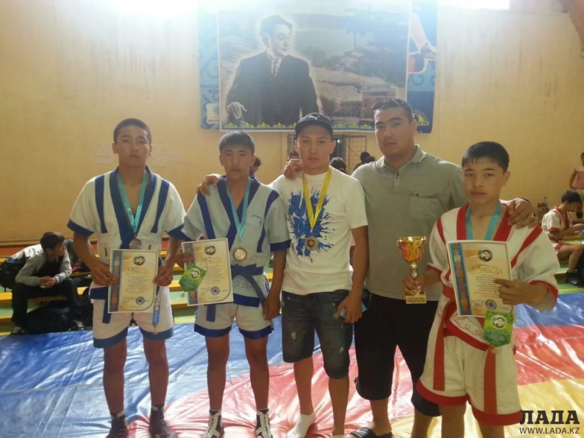 Обладатели медалей. Фото предоставлено федерацией дзюдо и казакша курес