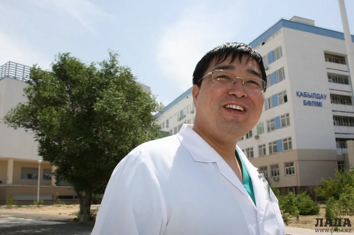 Директор больницы Нурлан Тлепов. Фото Ольги Ярославской
