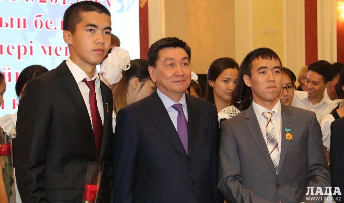 Аким области с лучшими выпускниками региона||news_pic_more|<!--TBegin--><a href="https://img.lada.kz/2015-06/1434702290_img_4349.jpg" onclick="return hs.expand(this)" ><img align="left" src="https://img.lada.kz/2015-06/thumbs/1434702290_img_4349.jpg" alt='Аким Мангистау вручил знаки отличия лучшим выпускникам школ и призерам олимпиад' title='Аким Мангистау вручил знаки отличия лучшим выпускникам школ и призерам олимпиад'  /></a><!--TEnd--><br /><!--TBegin--><a href="https://img.lada.kz/2015-06/1434702207_img_4354.jpg" onclick="return hs.expand(this)" ><img align="left" src="https://img.lada.kz/2015-06/thumbs/1434702207_img_4354.jpg" alt='Аким Мангистау вручил знаки отличия лучшим выпускникам школ и призерам олимпиад' title='Аким Мангистау вручил знаки отличия лучшим выпускникам школ и призерам олимпиад'  /></a><!--TEnd--><br /><!--TBegin--><a href="https://img.lada.kz/2015-06/1434702262_img_4359.jpg" onclick="return hs.expand(this)" ><img align="left" src="https://img.lada.kz/2015-06/thumbs/1434702262_img_4359.jpg" alt='Аким Мангистау вручил знаки отличия лучшим выпускникам школ и призерам олимпиад' title='Аким Мангистау вручил знаки отличия лучшим выпускникам школ и призерам олимпиад'  /></a><!--TEnd--><br /><!--TBegin--><a href="https://img.lada.kz/2015-06/1434702255_img_4366.jpg" onclick="return hs.expand(this)" ><img align="left" src="https://img.lada.kz/2015-06/thumbs/1434702255_img_4366.jpg" alt='Аким Мангистау вручил знаки отличия лучшим выпускникам школ и призерам олимпиад' title='Аким Мангистау вручил знаки отличия лучшим выпускникам школ и призерам олимпиад'  /></a><!--TEnd--><br /><!--TBegin--><a href="https://img.lada.kz/2015-06/1434702297_img_4367.jpg" onclick="return hs.expand(this)" ><img align="left" src="https://img.lada.kz/2015-06/thumbs/1434702297_img_4367.jpg" alt='Аким Мангистау вручил знаки отличия лучшим выпускникам школ и призерам олимпиад' title='Аким Мангистау вручил знаки отличия лучшим выпускникам школ и призерам олимпиад'  /></a><!--TEnd--><br /><!--TBegin--><a href="https://img.lada.kz/2015-06/1434702257_img_4374.jpg" onclick="return hs.expand(this)" ><img align="left" src="https://img.lada.kz/2015-06/thumbs/1434702257_img_4374.jpg" alt='Аким Мангистау вручил знаки отличия лучшим выпускникам школ и призерам олимпиад' title='Аким Мангистау вручил знаки отличия лучшим выпускникам школ и призерам олимпиад'  /></a><!--TEnd--><br /><!--TBegin--><a href="https://img.lada.kz/2015-06/1434702272_img_4378.jpg" onclick="return hs.expand(this)" ><img align="left" src="https://img.lada.kz/2015-06/thumbs/1434702272_img_4378.jpg" alt='Аким Мангистау вручил знаки отличия лучшим выпускникам школ и призерам олимпиад' title='Аким Мангистау вручил знаки отличия лучшим выпускникам школ и призерам олимпиад'  /></a><!--TEnd--><br /><!--TBegin--><a href="https://img.lada.kz/2015-06/1434702287_img_4393.jpg" onclick="return hs.expand(this)" ><img align="left" src="https://img.lada.kz/2015-06/thumbs/1434702287_img_4393.jpg" alt='Аким Мангистау вручил знаки отличия лучшим выпускникам школ и призерам олимпиад' title='Аким Мангистау вручил знаки отличия лучшим выпускникам школ и призерам олимпиад'  /></a><!--TEnd--><br /><!--TBegin--><a href="https://img.lada.kz/2015-06/1434702274_img_4403.jpg" onclick="return hs.expand(this)" ><img align="left" src="https://img.lada.kz/2015-06/thumbs/1434702274_img_4403.jpg" alt='Аким Мангистау вручил знаки отличия лучшим выпускникам школ и призерам олимпиад' title='Аким Мангистау вручил знаки отличия лучшим выпускникам школ и призерам олимпиад'  /></a><!--TEnd--><br /><!--TBegin--><a href="https://img.lada.kz/2015-06/1434702343_img_4408.jpg" onclick="return hs.expand(this)" ><img align="left" src="https://img.lada.kz/2015-06/thumbs/1434702343_img_4408.jpg" alt='Аким Мангистау вручил знаки отличия лучшим выпускникам школ и призерам олимпиад' title='Аким Мангистау вручил знаки отличия лучшим выпускникам школ и призерам олимпиад'  /></a><!--TEnd--><br /><!--TBegin--><a href="https://img.lada.kz/2015-06/1434702304_img_4411.jpg" onclick="return hs.expand(this)" ><img align="left" src="https://img.lada.kz/2015-06/thumbs/1434702304_img_4411.jpg" alt='Аким Мангистау вручил знаки отличия лучшим выпускникам школ и призерам олимпиад' title='Аким Мангистау вручил знаки отличия лучшим выпускникам школ и призерам олимпиад'  /></a><!--TEnd--><br /><!--TBegin--><a href="https://img.lada.kz/2015-06/1434702372_img_4417.jpg" onclick="return hs.expand(this)" ><img align="left" src="https://img.lada.kz/2015-06/thumbs/1434702372_img_4417.jpg" alt='Аким Мангистау вручил знаки отличия лучшим выпускникам школ и призерам олимпиад' title='Аким Мангистау вручил знаки отличия лучшим выпускникам школ и призерам олимпиад'  /></a><!--TEnd--><br /><!--TBegin--><a href="https://img.lada.kz/2015-06/1434702369_img_4420.jpg" onclick="return hs.expand(this)" ><img align="left" src="https://img.lada.kz/2015-06/thumbs/1434702369_img_4420.jpg" alt='Аким Мангистау вручил знаки отличия лучшим выпускникам школ и призерам олимпиад' title='Аким Мангистау вручил знаки отличия лучшим выпускникам школ и призерам олимпиад'  /></a><!--TEnd--><br /><!--TBegin--><a href="https://img.lada.kz/2015-06/1434702331_img_4425.jpg" onclick="return hs.expand(this)" ><img align="left" src="https://img.lada.kz/2015-06/thumbs/1434702331_img_4425.jpg" alt='Аким Мангистау вручил знаки отличия лучшим выпускникам школ и призерам олимпиад' title='Аким Мангистау вручил знаки отличия лучшим выпускникам школ и призерам олимпиад'  /></a><!--TEnd--><br /><!--TBegin--><a href="https://img.lada.kz/2015-06/1434702336_img_4426.jpg" onclick="return hs.expand(this)" ><img align="left" src="https://img.lada.kz/2015-06/thumbs/1434702336_img_4426.jpg" alt='Аким Мангистау вручил знаки отличия лучшим выпускникам школ и призерам олимпиад' title='Аким Мангистау вручил знаки отличия лучшим выпускникам школ и призерам олимпиад'  /></a><!--TEnd--><br /><!--TBegin--><a href="https://img.lada.kz/2015-06/1434702374_img_4427.jpg" onclick="return hs.expand(this)" ><img align="left" src="https://img.lada.kz/2015-06/thumbs/1434702374_img_4427.jpg" alt='Аким Мангистау вручил знаки отличия лучшим выпускникам школ и призерам олимпиад' title='Аким Мангистау вручил знаки отличия лучшим выпускникам школ и призерам олимпиад'  /></a><!--TEnd--><br /><!--TBegin--><a href="https://img.lada.kz/2015-06/1434702299_img_4430.jpg" onclick="return hs.expand(this)" ><img align="left" src="https://img.lada.kz/2015-06/thumbs/1434702299_img_4430.jpg" alt='Аким Мангистау вручил знаки отличия лучшим выпускникам школ и призерам олимпиад' title='Аким Мангистау вручил знаки отличия лучшим выпускникам школ и призерам олимпиад'  /></a><!--TEnd-->