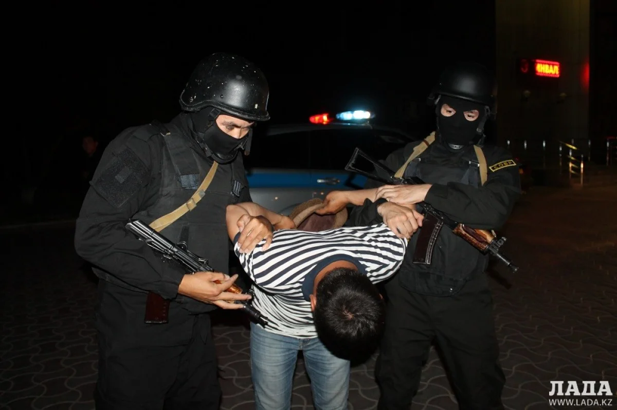 Бойцы СОБР на задержании. Фото автора