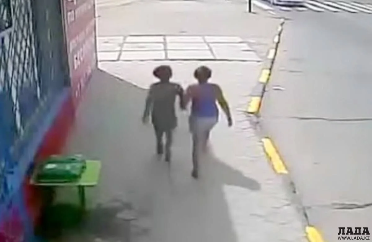 на фото дети за секунду до ДТП