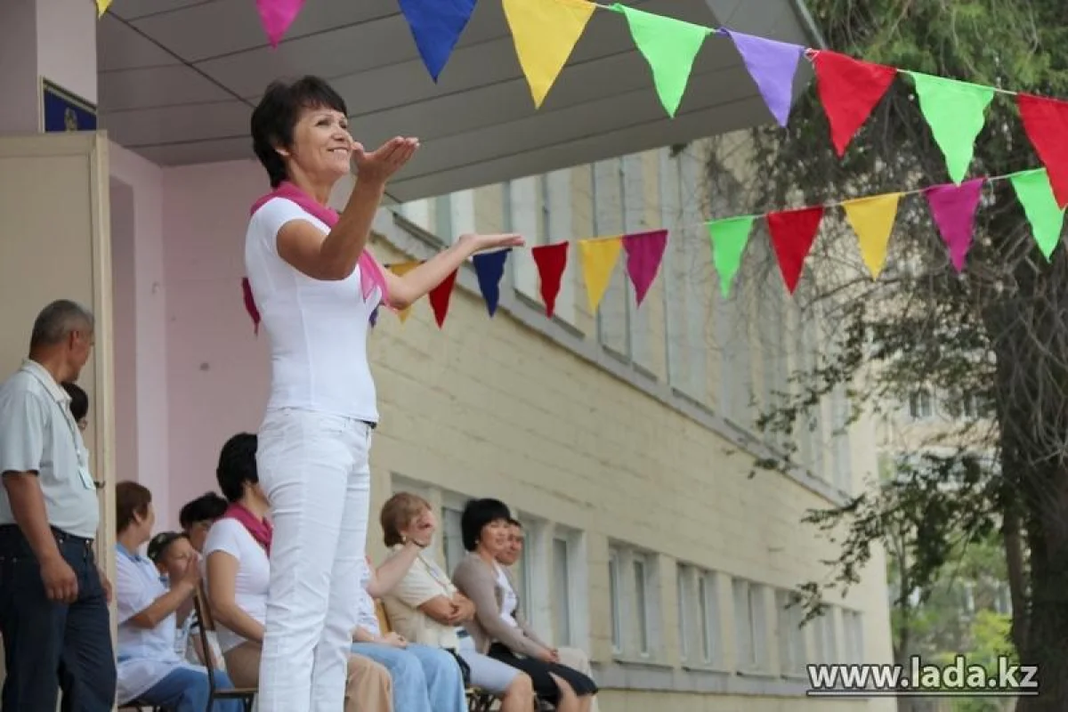 «Встречаем очередной поток». Фото из архива «Лада»