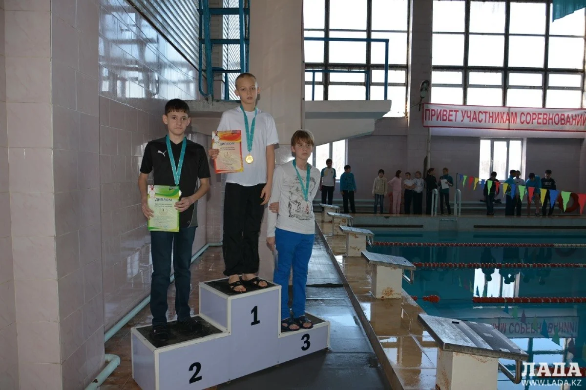Актауский спортсмен Андрей Агуцков на высшей ступени пьедестала почета. Фото предоставлено участниками соревнований