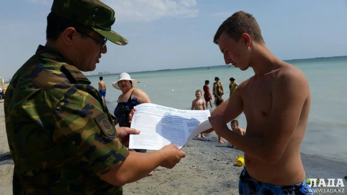 Спасатели рассказывали о правилах безопасного пребывания на воде. Фото предоставлено пресс-службой ДЧС