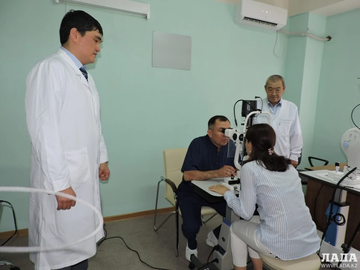 Врачи проводят первое обследование. Фото автора