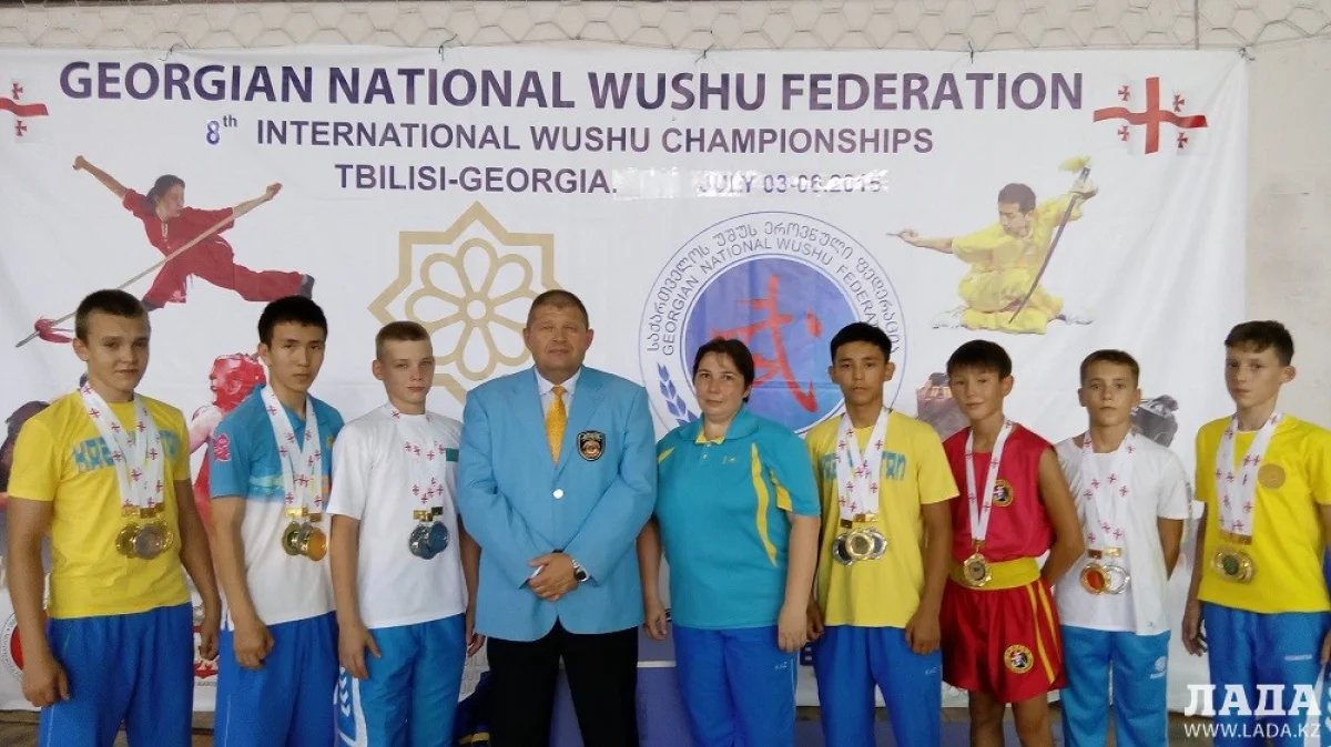 Тренеры Александр Радунцев, Наталья Никонова и их воспитанники. Фото участников турнира