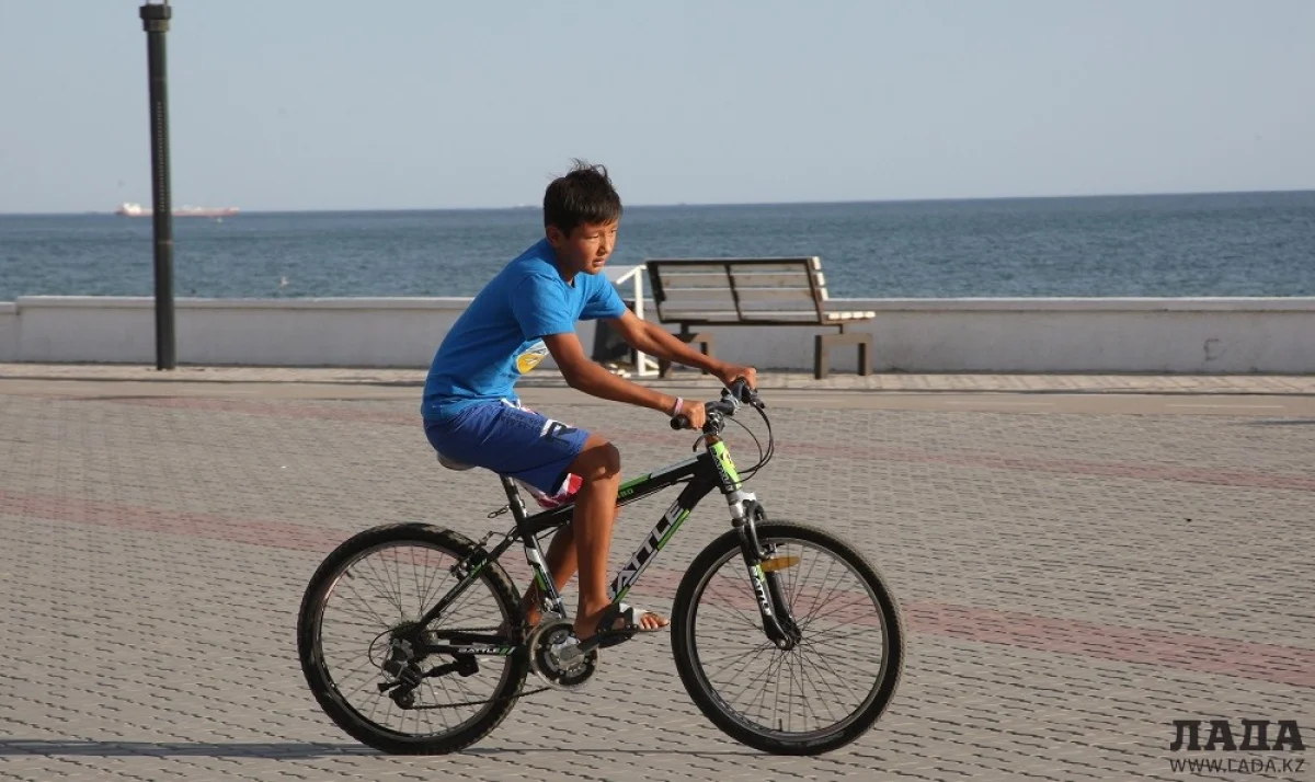 Велодорожка на набережной Актау