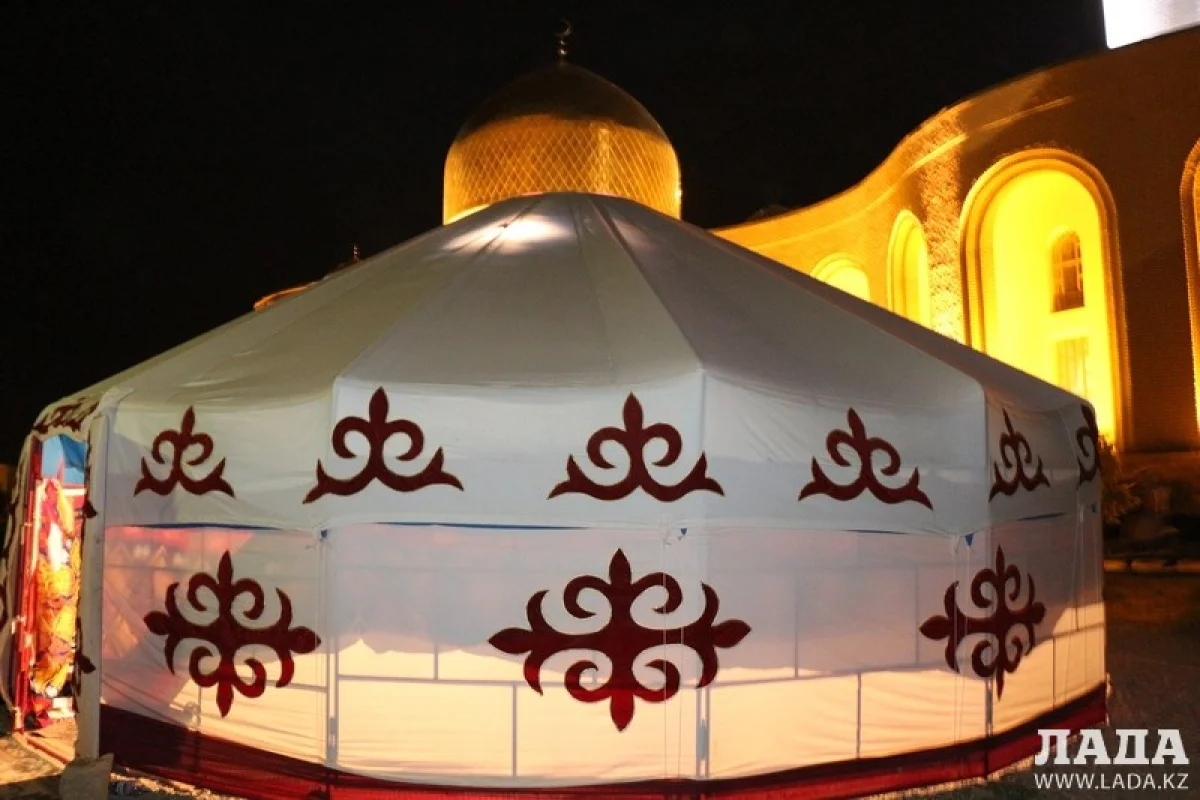 Фото из архива «Лады»||news_pic_more|<!--TBegin--><a href="https://img.lada.kz/2015-07/1436850875_img_7953.jpg" onclick="return hs.expand(this)" ><img align="left" src="https://img.lada.kz/2015-07/thumbs/1436850875_img_7953.jpg" alt='В Актау мусульмане встретили ночь Предопределения - Қадыр түні' title='В Актау мусульмане встретили ночь Предопределения - Қадыр түні'  /></a><!--TEnd--><br /><!--TBegin--><a href="https://img.lada.kz/2015-07/1436850873_img_7982.jpg" onclick="return hs.expand(this)" ><img align="left" src="https://img.lada.kz/2015-07/thumbs/1436850873_img_7982.jpg" alt='В Актау мусульмане встретили ночь Предопределения - Қадыр түні' title='В Актау мусульмане встретили ночь Предопределения - Қадыр түні'  /></a><!--TEnd--><br /><!--TBegin--><a href="https://img.lada.kz/2015-07/1436850917_img_7987.jpg" onclick="return hs.expand(this)" ><img align="left" src="https://img.lada.kz/2015-07/thumbs/1436850917_img_7987.jpg" alt='В Актау мусульмане встретили ночь Предопределения - Қадыр түні' title='В Актау мусульмане встретили ночь Предопределения - Қадыр түні'  /></a><!--TEnd--><br /><!--TBegin--><a href="https://img.lada.kz/2015-07/1436850843_img_8017.jpg" onclick="return hs.expand(this)" ><img align="left" src="https://img.lada.kz/2015-07/thumbs/1436850843_img_8017.jpg" alt='В Актау мусульмане встретили ночь Предопределения - Қадыр түні' title='В Актау мусульмане встретили ночь Предопределения - Қадыр түні'  /></a><!--TEnd--><br /><!--TBegin--><a href="https://img.lada.kz/2015-07/1436850889_img_8024.jpg" onclick="return hs.expand(this)" ><img align="left" src="https://img.lada.kz/2015-07/thumbs/1436850889_img_8024.jpg" alt='В Актау мусульмане встретили ночь Предопределения - Қадыр түні' title='В Актау мусульмане встретили ночь Предопределения - Қадыр түні'  /></a><!--TEnd-->