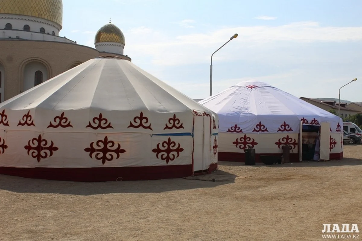 Жители Мангистау встречают праздник Ораза-айт