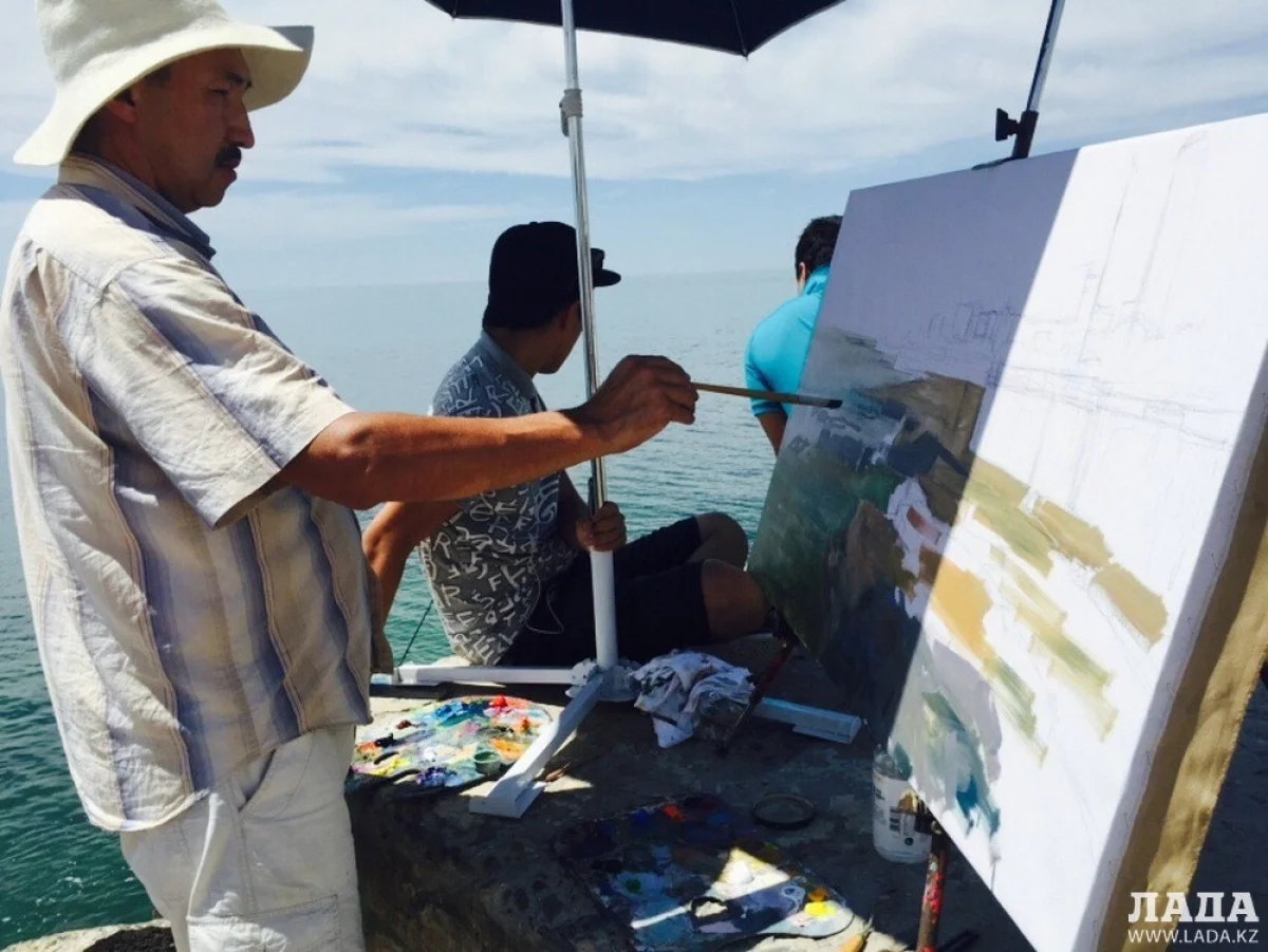 Ербол Хамиров провел мастер-класс для молодых художников