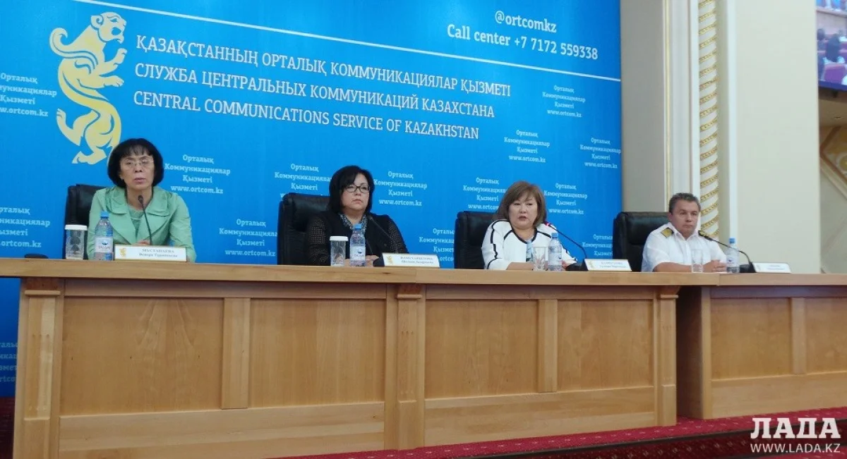 Участники первой пресс-конференции