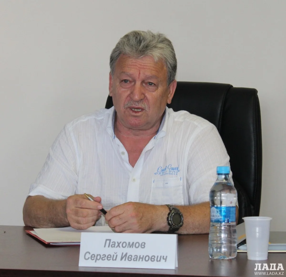 Начальник  областного управления туризма, физической культуры и спорта Сергей Пахомов. Фото автора||news_pic_more|<!--TBegin--><a href="https://img.lada.kz/2015-08/1438860551_img_7914.jpg" onclick="return hs.expand(this)" ><img src="https://img.lada.kz/2015-08/thumbs/1438860551_img_7914.jpg" alt='Сергей Пахомов: Идет работа по возврату футбольного поля в 1 микрорайоне Актау в собственность города' title='Сергей Пахомов: Идет работа по возврату футбольного поля в 1 микрорайоне Актау в собственность города'  /></a><!--TEnd--><br /><!--TBegin--><a href="https://img.lada.kz/2015-08/1438864953_img_7916.jpg" onclick="return hs.expand(this)" ><img src="https://img.lada.kz/2015-08/thumbs/1438864953_img_7916.jpg" alt='Сергей Пахомов: Идет работа по возврату футбольного поля в 1 микрорайоне Актау в собственность города' title='Сергей Пахомов: Идет работа по возврату футбольного поля в 1 микрорайоне Актау в собственность города'  /></a><!--TEnd--><br /><!--TBegin--><a href="https://img.lada.kz/2015-08/1438864806_img_7920.jpg" onclick="return hs.expand(this)" ><img src="https://img.lada.kz/2015-08/thumbs/1438864806_img_7920.jpg" alt='Сергей Пахомов: Идет работа по возврату футбольного поля в 1 микрорайоне Актау в собственность города' title='Сергей Пахомов: Идет работа по возврату футбольного поля в 1 микрорайоне Актау в собственность города'  /></a><!--TEnd-->