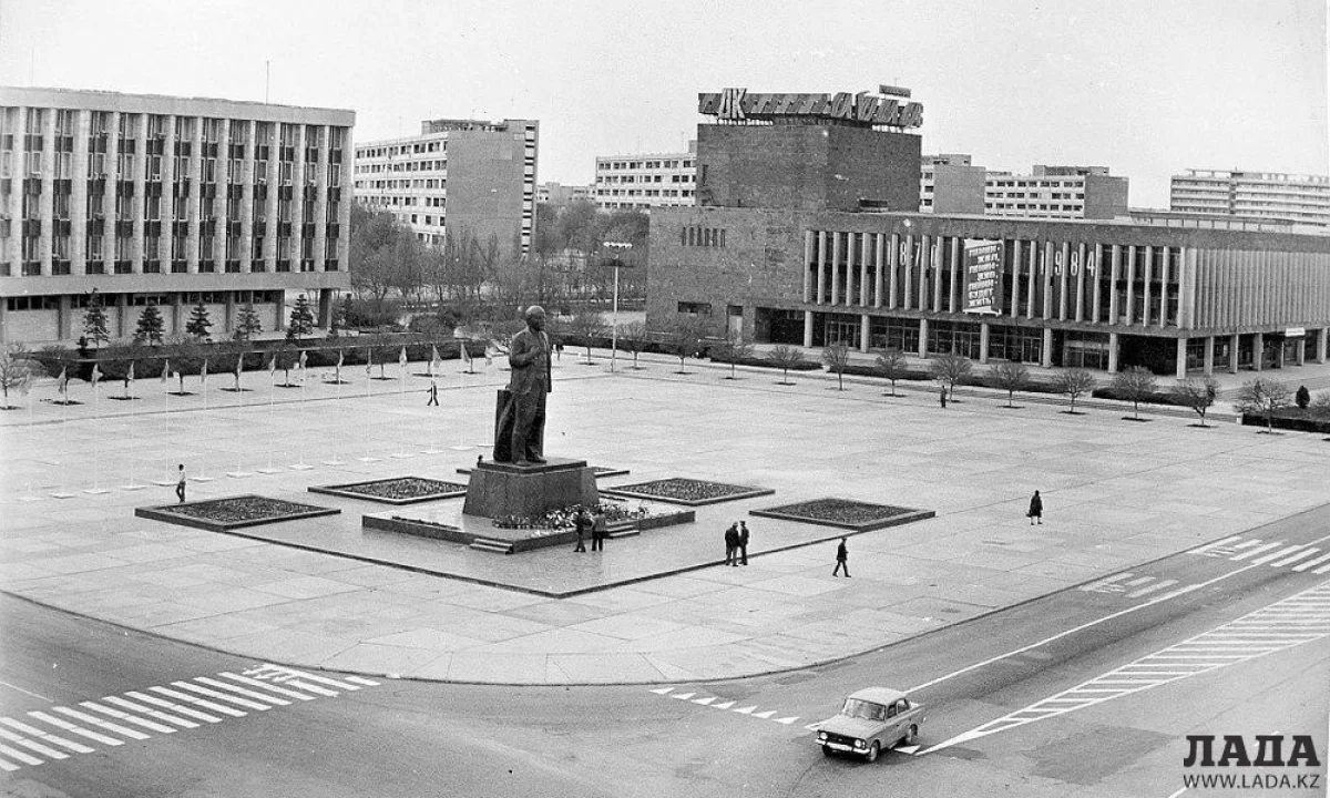 Памятник Ленину в Шевченко||news_pic_more|<!--TBegin--><a href="https://img.lada.kz/2015-08/1438929020_getimage4.jpg" onclick="return hs.expand(this)" ><img align="left" src="https://img.lada.kz/2015-08/thumbs/1438929020_getimage4.jpg" alt='Как в Актау воздвигли и снесли памятник вождю мирового пролетариата' title='Как в Актау воздвигли и снесли памятник вождю мирового пролетариата'  /></a><!--TEnd--><br /><!--TBegin--><a href="https://img.lada.kz/2015-08/1438929028_getimage2.jpg" onclick="return hs.expand(this)" ><img align="left" src="https://img.lada.kz/2015-08/thumbs/1438929028_getimage2.jpg" alt='Как в Актау воздвигли и снесли памятник вождю мирового пролетариата' title='Как в Актау воздвигли и снесли памятник вождю мирового пролетариата'  /></a><!--TEnd-->