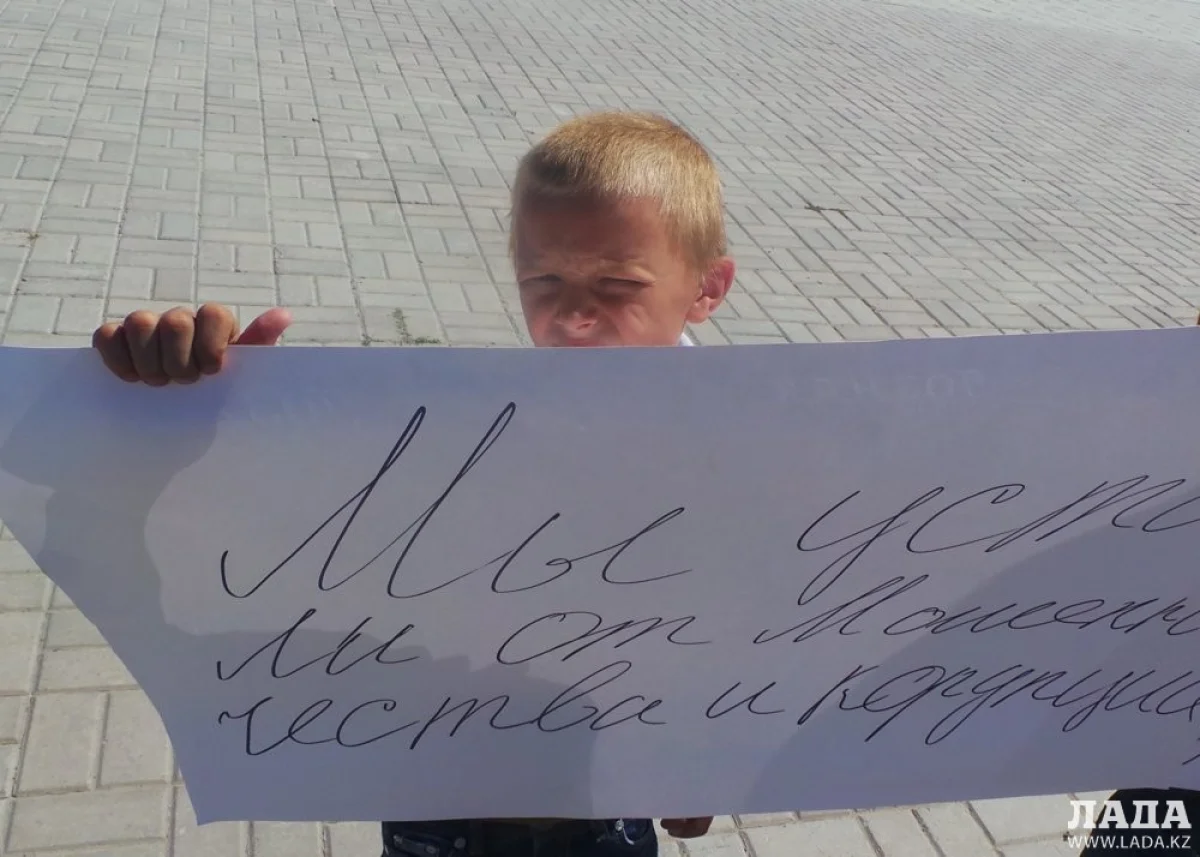 Марковы намерены стоять до конца||news_pic_more|<!--TBegin--><a href="https://img.lada.kz/2015-08/1439368239_20150812_190409.jpg" onclick="return hs.expand(this)" ><img align="left" src="https://img.lada.kz/2015-08/thumbs/1439368239_20150812_190409.jpg" alt='В Актау родители пятерых детей пообещали покончить жизнь самоубийством' title='В Актау родители пятерых детей пообещали покончить жизнь самоубийством'  /></a><!--TEnd--><br /><!--TBegin--><a href="https://img.lada.kz/2015-08/1439368264_20150812_185704.jpg" onclick="return hs.expand(this)" ><img align="left" src="https://img.lada.kz/2015-08/thumbs/1439368264_20150812_185704.jpg" alt='В Актау родители пятерых детей пообещали покончить жизнь самоубийством' title='В Актау родители пятерых детей пообещали покончить жизнь самоубийством'  /></a><!--TEnd--><br /><!--TBegin--><a href="https://img.lada.kz/2015-08/1439368187_20150812_185527.jpg" onclick="return hs.expand(this)" ><img align="left" src="https://img.lada.kz/2015-08/thumbs/1439368187_20150812_185527.jpg" alt='В Актау родители пятерых детей пообещали покончить жизнь самоубийством' title='В Актау родители пятерых детей пообещали покончить жизнь самоубийством'  /></a><!--TEnd--><br /><!--TBegin--><a href="https://img.lada.kz/2015-08/1439368211_20150812_184936.jpg" onclick="return hs.expand(this)" ><img align="left" src="https://img.lada.kz/2015-08/thumbs/1439368211_20150812_184936.jpg" alt='В Актау родители пятерых детей пообещали покончить жизнь самоубийством' title='В Актау родители пятерых детей пообещали покончить жизнь самоубийством'  /></a><!--TEnd--><br /><!--TBegin--><a href="https://img.lada.kz/2015-08/1439368264_20150812_184822.jpg" onclick="return hs.expand(this)" ><img align="left" src="https://img.lada.kz/2015-08/thumbs/1439368264_20150812_184822.jpg" alt='В Актау родители пятерых детей пообещали покончить жизнь самоубийством' title='В Актау родители пятерых детей пообещали покончить жизнь самоубийством'  /></a><!--TEnd-->