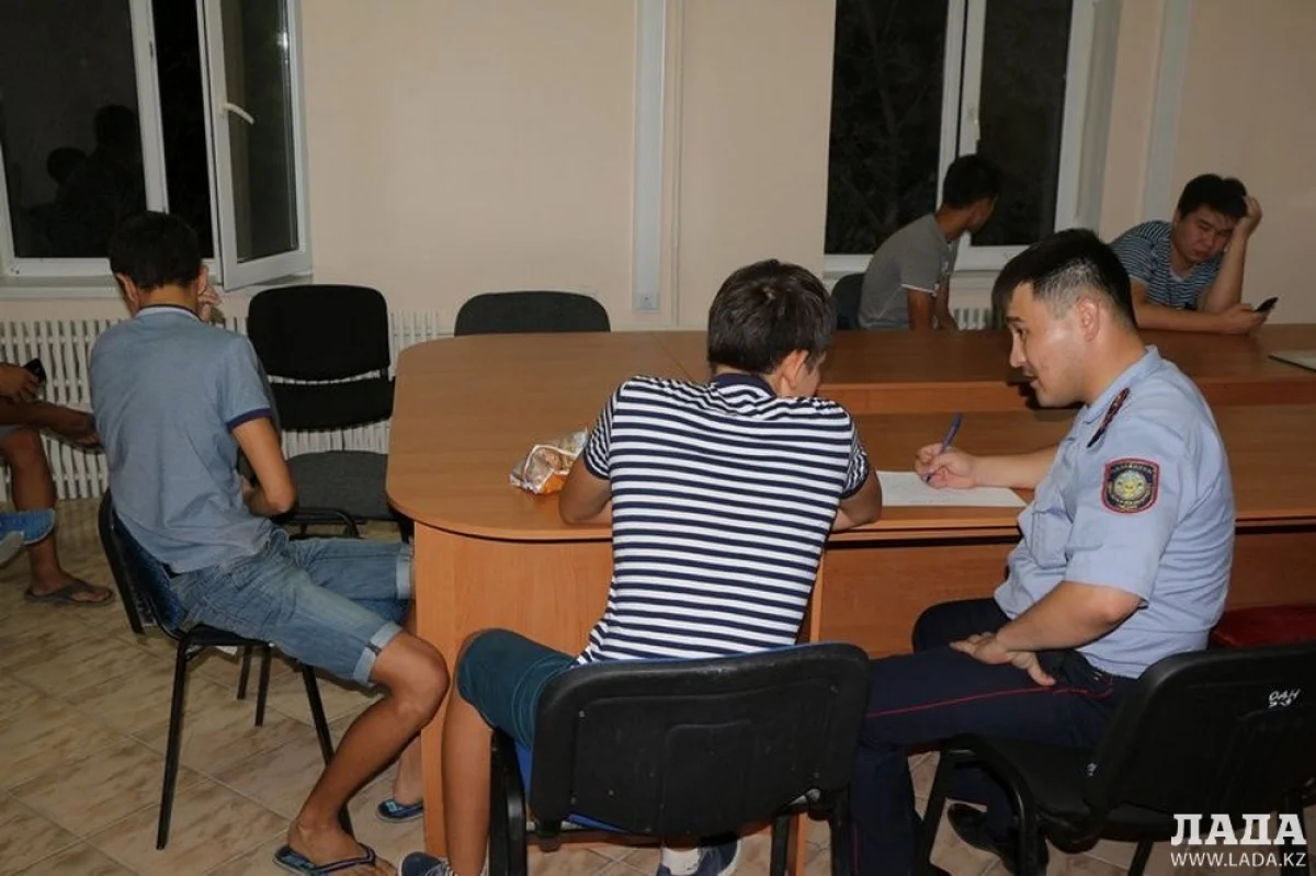 Фото Кадырбека Айдарулы||news_pic_more|<!--TBegin--><a href="https://img.lada.kz/2015-08/1439716167_img_4047.jpg" onclick="return hs.expand(this)" ><img align="left" src="https://img.lada.kz/2015-08/thumbs/1439716167_img_4047.jpg" alt='В Актау за три дня рейда шестерых подростков доставили в Центр адаптации несовершеннолетних' title='В Актау за три дня рейда шестерых подростков доставили в Центр адаптации несовершеннолетних'  /></a><!--TEnd--><br /><!--TBegin--><a href="https://img.lada.kz/2015-08/1439716175_img_4059.jpg" onclick="return hs.expand(this)" ><img align="left" src="https://img.lada.kz/2015-08/thumbs/1439716175_img_4059.jpg" alt='В Актау за три дня рейда шестерых подростков доставили в Центр адаптации несовершеннолетних' title='В Актау за три дня рейда шестерых подростков доставили в Центр адаптации несовершеннолетних'  /></a><!--TEnd--><br /><!--TBegin--><a href="https://img.lada.kz/2015-08/1439716133_img_4102.jpg" onclick="return hs.expand(this)" ><img align="left" src="https://img.lada.kz/2015-08/thumbs/1439716133_img_4102.jpg" alt='В Актау за три дня рейда шестерых подростков доставили в Центр адаптации несовершеннолетних' title='В Актау за три дня рейда шестерых подростков доставили в Центр адаптации несовершеннолетних'  /></a><!--TEnd-->