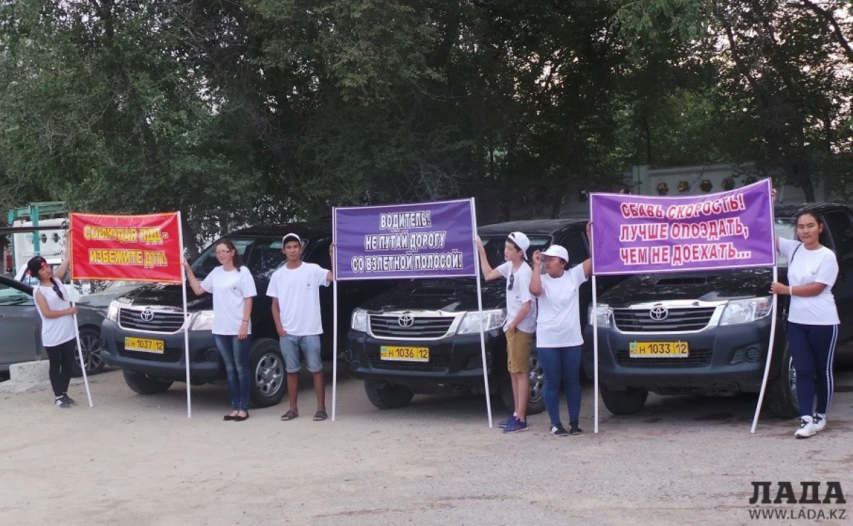 Участники акции по безопасности дорожного движения||news_pic_more|<!--TBegin--><a href="https://img.lada.kz/2015-08/1439884081_20150818_154744.jpg" onclick="return hs.expand(this)" ><img align="left" src="https://img.lada.kz/2015-08/thumbs/1439884081_20150818_154744.jpg" alt='В Мангистауской области прошел автопробег «Мы за безопасность дорожного движения»' title='В Мангистауской области прошел автопробег «Мы за безопасность дорожного движения»'  /></a><!--TEnd--><br /><!--TBegin--><a href="https://img.lada.kz/2015-08/1439884069_20150818_160304.jpg" onclick="return hs.expand(this)" ><img align="left" src="https://img.lada.kz/2015-08/thumbs/1439884069_20150818_160304.jpg" alt='В Мангистауской области прошел автопробег «Мы за безопасность дорожного движения»' title='В Мангистауской области прошел автопробег «Мы за безопасность дорожного движения»'  /></a><!--TEnd--><br /><!--TBegin--><a href="https://img.lada.kz/2015-08/1439884123_20150818_160309.jpg" onclick="return hs.expand(this)" ><img align="left" src="https://img.lada.kz/2015-08/thumbs/1439884123_20150818_160309.jpg" alt='В Мангистауской области прошел автопробег «Мы за безопасность дорожного движения»' title='В Мангистауской области прошел автопробег «Мы за безопасность дорожного движения»'  /></a><!--TEnd--><br /><!--TBegin--><a href="https://img.lada.kz/2015-08/1439884126_20150818_160336.jpg" onclick="return hs.expand(this)" ><img align="left" src="https://img.lada.kz/2015-08/thumbs/1439884126_20150818_160336.jpg" alt='В Мангистауской области прошел автопробег «Мы за безопасность дорожного движения»' title='В Мангистауской области прошел автопробег «Мы за безопасность дорожного движения»'  /></a><!--TEnd--><br /><!--TBegin--><a href="https://img.lada.kz/2015-08/1439884105_20150818_160521.jpg" onclick="return hs.expand(this)" ><img align="left" src="https://img.lada.kz/2015-08/thumbs/1439884105_20150818_160521.jpg" alt='В Мангистауской области прошел автопробег «Мы за безопасность дорожного движения»' title='В Мангистауской области прошел автопробег «Мы за безопасность дорожного движения»'  /></a><!--TEnd-->