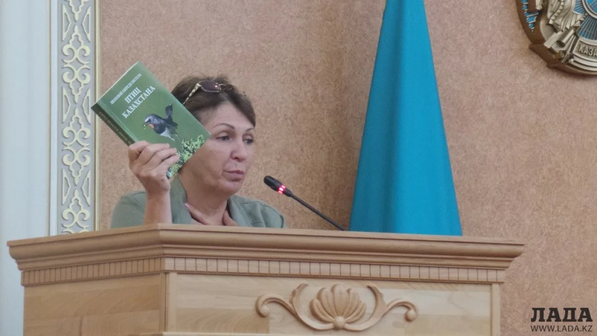 Виктория Ковшарь представила "Полевой определитель птиц Казахстана"
