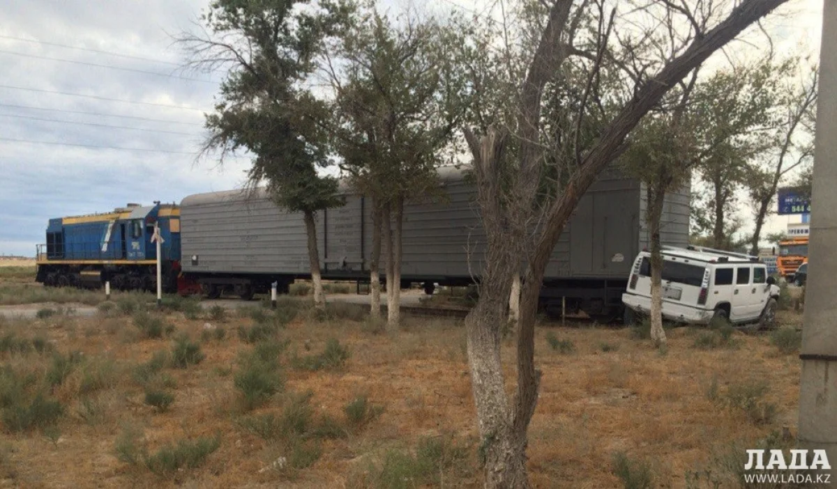 Столкновение состава с автомобилем марки «Hummer»||news_pic_more|<!--TBegin--><a href="https://img.lada.kz/2015-08/1440508581_4hypzqozhsm.jpg" onclick="return hs.expand(this)" ><img align="left" src="https://img.lada.kz/2015-08/thumbs/1440508581_4hypzqozhsm.jpg" alt='В пригороде Актау «Хаммер» врезался в движущийся состав' title='В пригороде Актау «Хаммер» врезался в движущийся состав'  /></a><!--TEnd--><br /><!--TBegin--><a href="https://img.lada.kz/2015-08/1440508567_fyxhcufnjl4.jpg" onclick="return hs.expand(this)" ><img align="left" src="https://img.lada.kz/2015-08/thumbs/1440508567_fyxhcufnjl4.jpg" alt='В пригороде Актау «Хаммер» врезался в движущийся состав' title='В пригороде Актау «Хаммер» врезался в движущийся состав'  /></a><!--TEnd-->