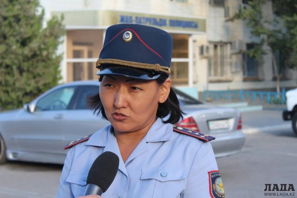 Инспектор отдела административной полиции города Актау, капитан полиции Гульмира Адилханова||news_pic_more|<!--dle_image_begin:https://img.lada.kz/2015-08/1440675072_img_1101.jpg&#124;--><img src="https://img.lada.kz/2015-08/1440675072_img_1101.jpg" alt="Оперативно-профилактическое мероприятие «Внимание, дети!» стартовало в Актау" title="Оперативно-профилактическое мероприятие «Внимание, дети!» стартовало в Актау"  /><!--dle_image_end--><br /><!--dle_image_begin:https://img.lada.kz/2015-08/1440675124_img_1065.jpg&#124;--><img src="https://img.lada.kz/2015-08/1440675124_img_1065.jpg" alt="Оперативно-профилактическое мероприятие «Внимание, дети!» стартовало в Актау" title="Оперативно-профилактическое мероприятие «Внимание, дети!» стартовало в Актау"  /><!--dle_image_end--><br /><!--dle_image_begin:https://img.lada.kz/2015-08/1440675218_img_1098.jpg&#124;--><img src="https://img.lada.kz/2015-08/1440675218_img_1098.jpg" alt="Оперативно-профилактическое мероприятие «Внимание, дети!» стартовало в Актау" title="Оперативно-профилактическое мероприятие «Внимание, дети!» стартовало в Актау"  /><!--dle_image_end--><br /><!--dle_image_begin:https://img.lada.kz/2015-08/1440675244_img_1116.jpg&#124;--><img src="https://img.lada.kz/2015-08/1440675244_img_1116.jpg" alt="Оперативно-профилактическое мероприятие «Внимание, дети!» стартовало в Актау" title="Оперативно-профилактическое мероприятие «Внимание, дети!» стартовало в Актау"  /><!--dle_image_end--><br /><!--dle_image_begin:https://img.lada.kz/2015-08/1440675362_img_1104.jpg&#124;--><img src="https://img.lada.kz/2015-08/1440675362_img_1104.jpg" alt="Оперативно-профилактическое мероприятие «Внимание, дети!» стартовало в Актау" title="Оперативно-профилактическое мероприятие «Внимание, дети!» стартовало в Актау"  /><!--dle_image_end--><br /><!--dle_image_begin:https://img.lada.kz/2015-08/1440675343_img_1139.jpg&#124;--><img src="https://img.lada.kz/2015-08/1440675343_img_1139.jpg" alt="Оперативно-профилактическое мероприятие «Внимание, дети!» стартовало в Актау" title="Оперативно-профилактическое мероприятие «Внимание, дети!» стартовало в Актау"  /><!--dle_image_end-->
