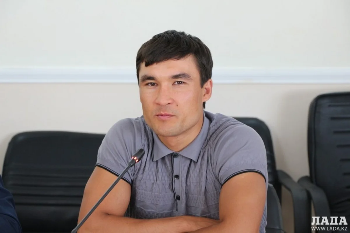 Серик Сапиев на пресс-конференции