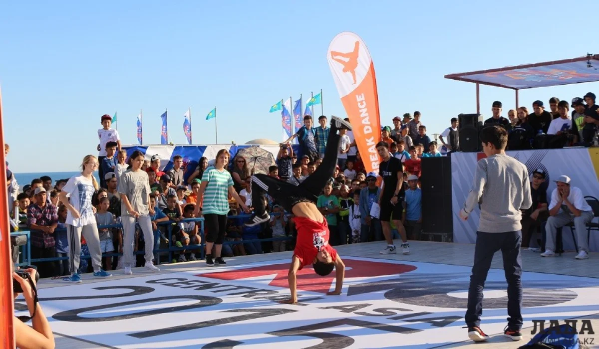 Начало соревнований по брейк-дансу||news_pic_more|<!--TBegin--><a href="https://img.lada.kz/2015-08/1440684899_img_4381.jpg" onclick="return hs.expand(this)" ><img align="left" src="https://img.lada.kz/2015-08/thumbs/1440684899_img_4381.jpg" alt='В Актау начался первый день фестиваля «Aktau Open Fest»' title='В Актау начался первый день фестиваля «Aktau Open Fest»'  /></a><!--TEnd--><br /><!--TBegin--><a href="https://img.lada.kz/2015-08/1440684912_img_4385.jpg" onclick="return hs.expand(this)" ><img align="left" src="https://img.lada.kz/2015-08/thumbs/1440684912_img_4385.jpg" alt='В Актау начался первый день фестиваля «Aktau Open Fest»' title='В Актау начался первый день фестиваля «Aktau Open Fest»'  /></a><!--TEnd--><br /><!--TBegin--><a href="https://img.lada.kz/2015-08/1440684885_img_4386.jpg" onclick="return hs.expand(this)" ><img align="left" src="https://img.lada.kz/2015-08/thumbs/1440684885_img_4386.jpg" alt='В Актау начался первый день фестиваля «Aktau Open Fest»' title='В Актау начался первый день фестиваля «Aktau Open Fest»'  /></a><!--TEnd--><br /><!--TBegin--><a href="https://img.lada.kz/2015-08/1440684834_img_4388.jpg" onclick="return hs.expand(this)" ><img align="left" src="https://img.lada.kz/2015-08/thumbs/1440684834_img_4388.jpg" alt='В Актау начался первый день фестиваля «Aktau Open Fest»' title='В Актау начался первый день фестиваля «Aktau Open Fest»'  /></a><!--TEnd--><br /><!--TBegin--><a href="https://img.lada.kz/2015-08/1440684921_img_4395.jpg" onclick="return hs.expand(this)" ><img align="left" src="https://img.lada.kz/2015-08/thumbs/1440684921_img_4395.jpg" alt='В Актау начался первый день фестиваля «Aktau Open Fest»' title='В Актау начался первый день фестиваля «Aktau Open Fest»'  /></a><!--TEnd--><br /><!--TBegin--><a href="https://img.lada.kz/2015-08/1440684856_img_4401.jpg" onclick="return hs.expand(this)" ><img align="left" src="https://img.lada.kz/2015-08/thumbs/1440684856_img_4401.jpg" alt='В Актау начался первый день фестиваля «Aktau Open Fest»' title='В Актау начался первый день фестиваля «Aktau Open Fest»'  /></a><!--TEnd--><br /><!--TBegin--><a href="https://img.lada.kz/2015-08/1440684913_img_4404.jpg" onclick="return hs.expand(this)" ><img align="left" src="https://img.lada.kz/2015-08/thumbs/1440684913_img_4404.jpg" alt='В Актау начался первый день фестиваля «Aktau Open Fest»' title='В Актау начался первый день фестиваля «Aktau Open Fest»'  /></a><!--TEnd--><br /><!--TBegin--><a href="https://img.lada.kz/2015-08/1440684915_img_4413.jpg" onclick="return hs.expand(this)" ><img align="left" src="https://img.lada.kz/2015-08/thumbs/1440684915_img_4413.jpg" alt='В Актау начался первый день фестиваля «Aktau Open Fest»' title='В Актау начался первый день фестиваля «Aktau Open Fest»'  /></a><!--TEnd-->