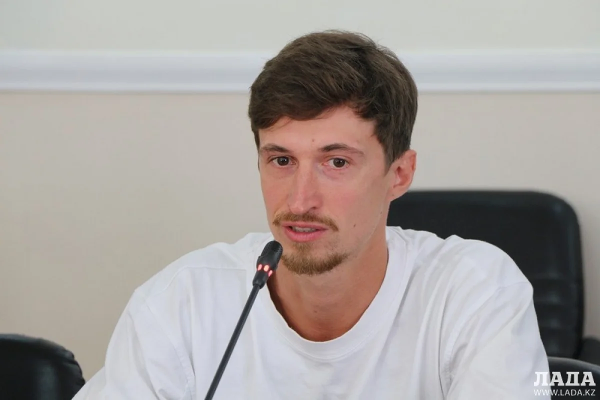 B-boy Komar (Дмитрий Колокольников)