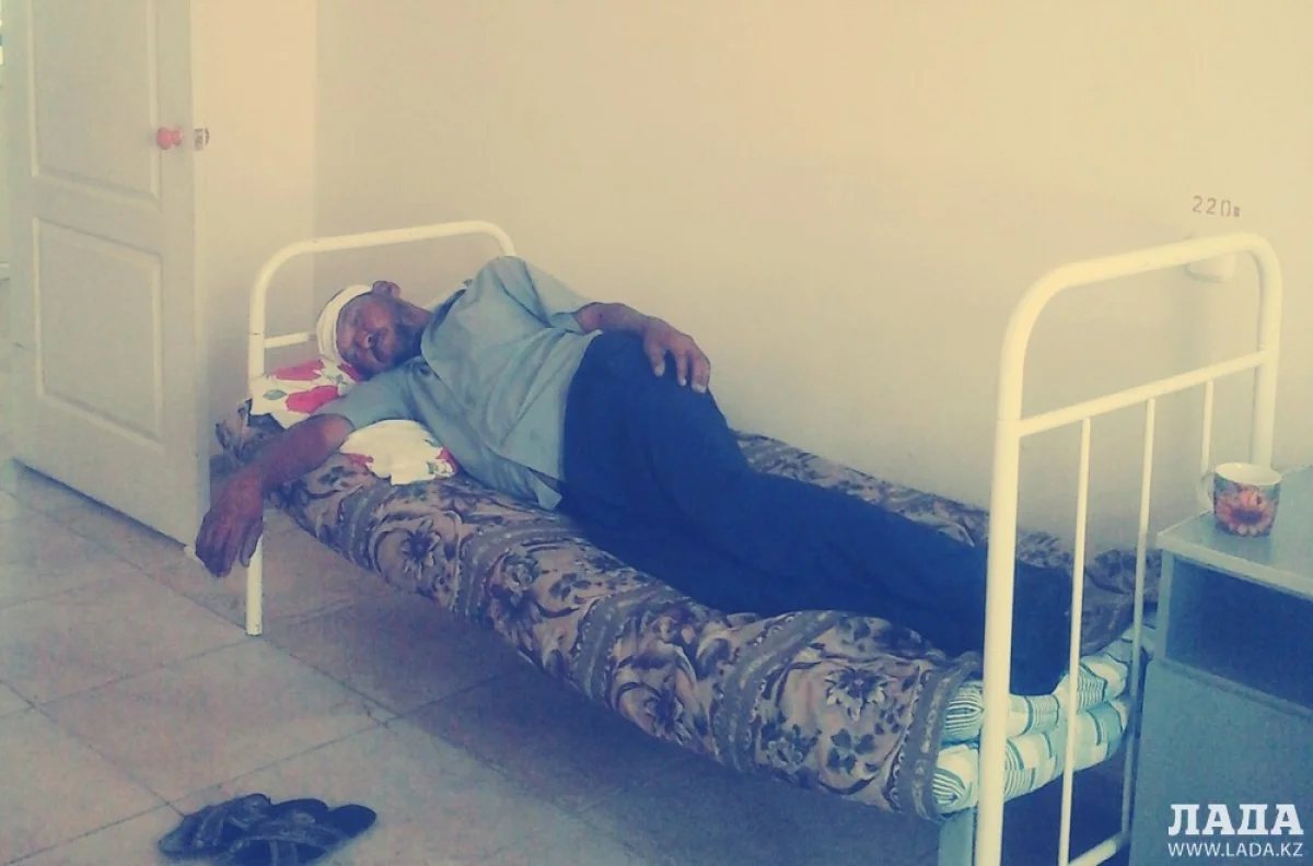 Один из пострадавших||news_pic_more|<!--TBegin--><a href="https://img.lada.kz/2015-08/1440831290_img_20150817_180650.jpg" onclick="return hs.expand(this)" ><img align="left" src="https://img.lada.kz/2015-08/thumbs/1440831290_img_20150817_180650.jpg" alt='Дорожная разборка в Жанаозене закончилась массовой дракой' title='Дорожная разборка в Жанаозене закончилась массовой дракой'  /></a><!--TEnd--><br /><!--TBegin--><a href="https://img.lada.kz/2015-08/1440831237_20150817_180839.jpg" onclick="return hs.expand(this)" ><img align="left" src="https://img.lada.kz/2015-08/thumbs/1440831237_20150817_180839.jpg" alt='Дорожная разборка в Жанаозене закончилась массовой дракой' title='Дорожная разборка в Жанаозене закончилась массовой дракой'  /></a><!--TEnd--><br /><!--TBegin--><a href="https://img.lada.kz/2015-08/1440831254_20150817_180923.jpg" onclick="return hs.expand(this)" ><img align="left" src="https://img.lada.kz/2015-08/thumbs/1440831254_20150817_180923.jpg" alt='Дорожная разборка в Жанаозене закончилась массовой дракой' title='Дорожная разборка в Жанаозене закончилась массовой дракой'  /></a><!--TEnd-->