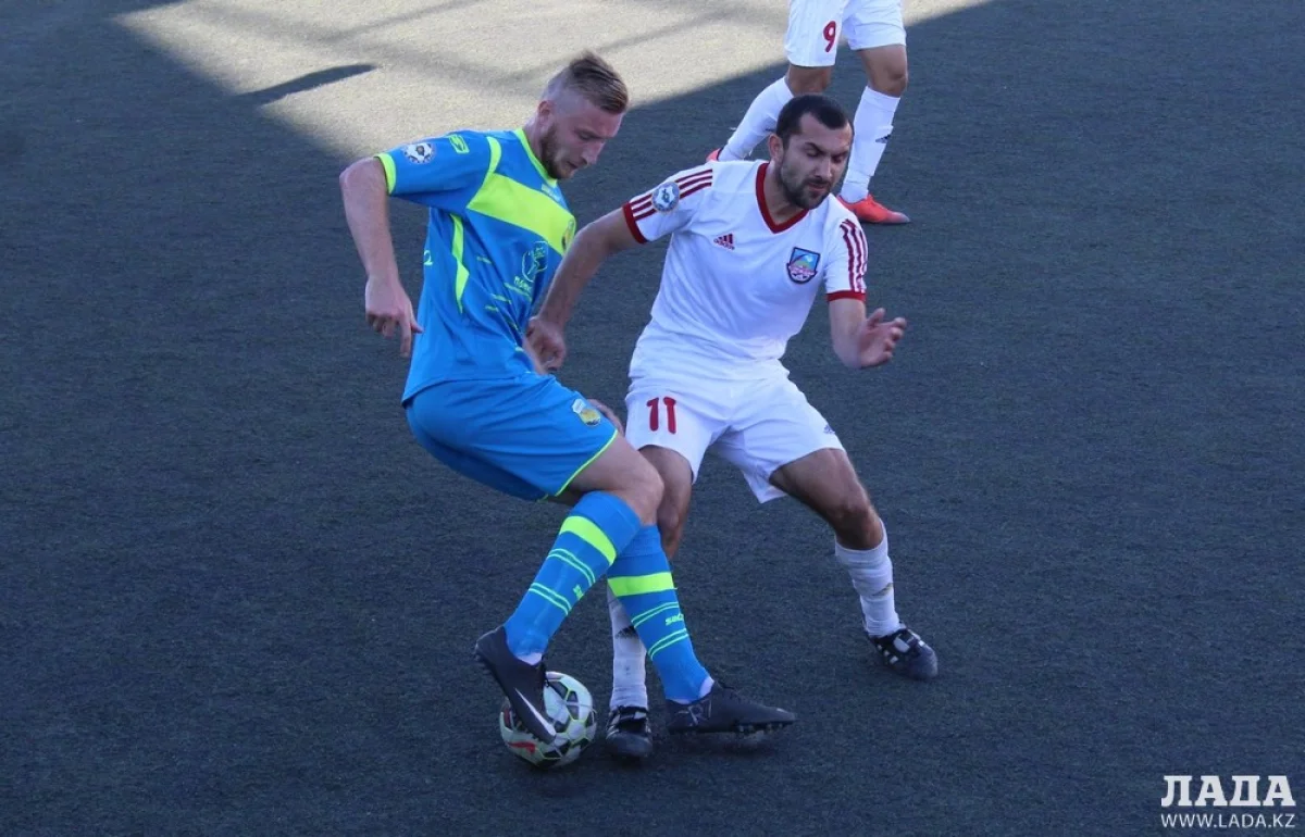 Упорная борьба за мяч «Каспий» - «Булат-АМТ»||news_pic_more|<!--TBegin--><a href="https://img.lada.kz/2015-08/1440921335_img_1365.jpg" onclick="return hs.expand(this)" ><img src="https://img.lada.kz/2015-08/thumbs/1440921335_img_1365.jpg" alt='Футбольный клуб «Каспий» проиграл темиртаускому «Булат-АМТ»' title='Футбольный клуб «Каспий» проиграл темиртаускому «Булат-АМТ»'  /></a><!--TEnd--><br /><!--TBegin--><a href="https://img.lada.kz/2015-08/1440921341_img_1381.jpg" onclick="return hs.expand(this)" ><img src="https://img.lada.kz/2015-08/thumbs/1440921341_img_1381.jpg" alt='Футбольный клуб «Каспий» проиграл темиртаускому «Булат-АМТ»' title='Футбольный клуб «Каспий» проиграл темиртаускому «Булат-АМТ»'  /></a><!--TEnd--><br /><!--TBegin--><a href="https://img.lada.kz/2015-08/1440921284_img_1386.jpg" onclick="return hs.expand(this)" ><img src="https://img.lada.kz/2015-08/thumbs/1440921284_img_1386.jpg" alt='Футбольный клуб «Каспий» проиграл темиртаускому «Булат-АМТ»' title='Футбольный клуб «Каспий» проиграл темиртаускому «Булат-АМТ»'  /></a><!--TEnd--><br /><!--TBegin--><a href="https://img.lada.kz/2015-08/1440921334_img_1411.jpg" onclick="return hs.expand(this)" ><img src="https://img.lada.kz/2015-08/thumbs/1440921334_img_1411.jpg" alt='Футбольный клуб «Каспий» проиграл темиртаускому «Булат-АМТ»' title='Футбольный клуб «Каспий» проиграл темиртаускому «Булат-АМТ»'  /></a><!--TEnd--><br /><!--TBegin--><a href="https://img.lada.kz/2015-08/1440921273_img_1412.jpg" onclick="return hs.expand(this)" ><img src="https://img.lada.kz/2015-08/thumbs/1440921273_img_1412.jpg" alt='Футбольный клуб «Каспий» проиграл темиртаускому «Булат-АМТ»' title='Футбольный клуб «Каспий» проиграл темиртаускому «Булат-АМТ»'  /></a><!--TEnd--><br /><!--TBegin--><a href="https://img.lada.kz/2015-08/1440921271_img_1415.jpg" onclick="return hs.expand(this)" ><img src="https://img.lada.kz/2015-08/thumbs/1440921271_img_1415.jpg" alt='Футбольный клуб «Каспий» проиграл темиртаускому «Булат-АМТ»' title='Футбольный клуб «Каспий» проиграл темиртаускому «Булат-АМТ»'  /></a><!--TEnd--><br /><!--TBegin--><a href="https://img.lada.kz/2015-08/1440921347_img_1416.jpg" onclick="return hs.expand(this)" ><img src="https://img.lada.kz/2015-08/thumbs/1440921347_img_1416.jpg" alt='Футбольный клуб «Каспий» проиграл темиртаускому «Булат-АМТ»' title='Футбольный клуб «Каспий» проиграл темиртаускому «Булат-АМТ»'  /></a><!--TEnd--><br /><!--TBegin--><a href="https://img.lada.kz/2015-08/1440921351_img_1481.jpg" onclick="return hs.expand(this)" ><img src="https://img.lada.kz/2015-08/thumbs/1440921351_img_1481.jpg" alt='Футбольный клуб «Каспий» проиграл темиртаускому «Булат-АМТ»' title='Футбольный клуб «Каспий» проиграл темиртаускому «Булат-АМТ»'  /></a><!--TEnd--><br /><!--TBegin--><a href="https://img.lada.kz/2015-08/1440921330_img_1515.jpg" onclick="return hs.expand(this)" ><img src="https://img.lada.kz/2015-08/thumbs/1440921330_img_1515.jpg" alt='Футбольный клуб «Каспий» проиграл темиртаускому «Булат-АМТ»' title='Футбольный клуб «Каспий» проиграл темиртаускому «Булат-АМТ»'  /></a><!--TEnd--><br /><!--TBegin--><a href="https://img.lada.kz/2015-08/1440921316_img_1527.jpg" onclick="return hs.expand(this)" ><img src="https://img.lada.kz/2015-08/thumbs/1440921316_img_1527.jpg" alt='Футбольный клуб «Каспий» проиграл темиртаускому «Булат-АМТ»' title='Футбольный клуб «Каспий» проиграл темиртаускому «Булат-АМТ»'  /></a><!--TEnd--><br /><!--TBegin--><a href="https://img.lada.kz/2015-08/1440921351_img_1544.jpg" onclick="return hs.expand(this)" ><img src="https://img.lada.kz/2015-08/thumbs/1440921351_img_1544.jpg" alt='Футбольный клуб «Каспий» проиграл темиртаускому «Булат-АМТ»' title='Футбольный клуб «Каспий» проиграл темиртаускому «Булат-АМТ»'  /></a><!--TEnd--><br /><!--TBegin--><a href="https://img.lada.kz/2015-08/1440921350_img_1558.jpg" onclick="return hs.expand(this)" ><img src="https://img.lada.kz/2015-08/thumbs/1440921350_img_1558.jpg" alt='Футбольный клуб «Каспий» проиграл темиртаускому «Булат-АМТ»' title='Футбольный клуб «Каспий» проиграл темиртаускому «Булат-АМТ»'  /></a><!--TEnd--><br /><!--TBegin--><a href="https://img.lada.kz/2015-08/1440921288_img_1567.jpg" onclick="return hs.expand(this)" ><img src="https://img.lada.kz/2015-08/thumbs/1440921288_img_1567.jpg" alt='Футбольный клуб «Каспий» проиграл темиртаускому «Булат-АМТ»' title='Футбольный клуб «Каспий» проиграл темиртаускому «Булат-АМТ»'  /></a><!--TEnd--><br /><!--TBegin--><a href="https://img.lada.kz/2015-08/1440921297_img_1572.jpg" onclick="return hs.expand(this)" ><img src="https://img.lada.kz/2015-08/thumbs/1440921297_img_1572.jpg" alt='Футбольный клуб «Каспий» проиграл темиртаускому «Булат-АМТ»' title='Футбольный клуб «Каспий» проиграл темиртаускому «Булат-АМТ»'  /></a><!--TEnd--><br /><!--TBegin--><a href="https://img.lada.kz/2015-08/1440921270_img_1598.jpg" onclick="return hs.expand(this)" ><img src="https://img.lada.kz/2015-08/thumbs/1440921270_img_1598.jpg" alt='Футбольный клуб «Каспий» проиграл темиртаускому «Булат-АМТ»' title='Футбольный клуб «Каспий» проиграл темиртаускому «Булат-АМТ»'  /></a><!--TEnd-->