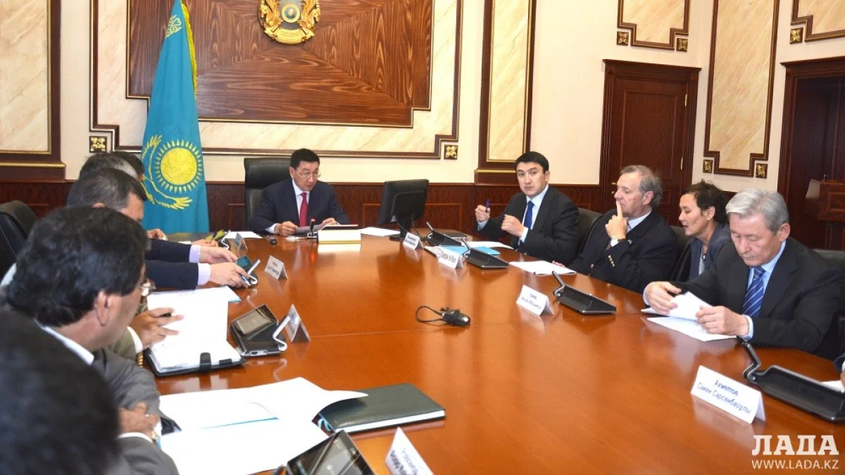 Совещание с участием Магзума Мирзагалиева||news_pic_more|<!--TBegin--><a href="https://img.lada.kz/2015-09/1441344751_00734.jpg" onclick="return hs.expand(this)" ><img align="left" src="https://img.lada.kz/2015-09/thumbs/1441344751_00734.jpg" alt='Алик Айдарбаев: В Мангистауской области началось создание нефтесервисного кластера' title='Алик Айдарбаев: В Мангистауской области началось создание нефтесервисного кластера'  /></a><!--TEnd-->