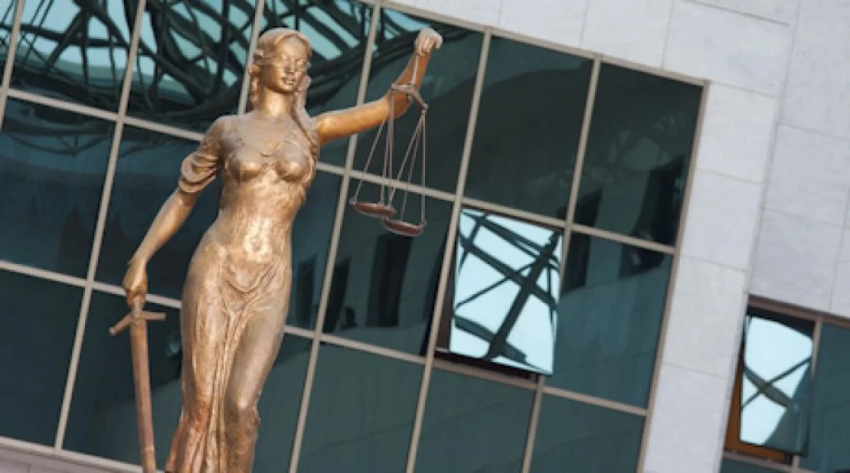 Статуя богини правосудия