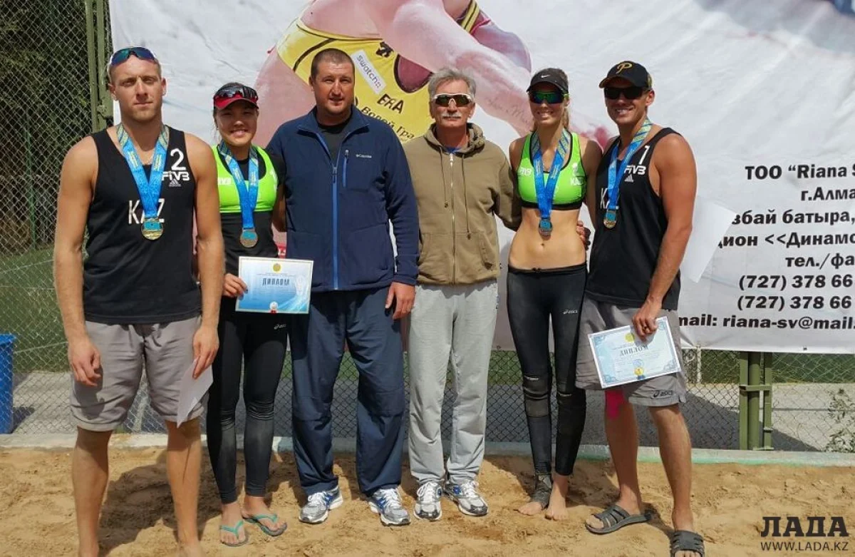 Победители чемпионата Казахстана по пляжному волейболу. Фото предоставлено Андреем Рюховым