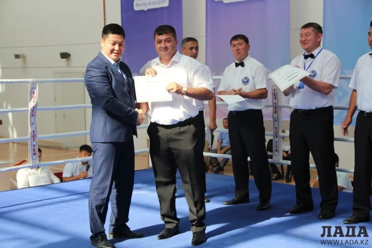 Награждение Руслана Бибуева. Фото автора||news_pic_more|<!--TBegin--><a href="https://img.lada.kz/2015-09/1441613377_img_8615.jpg" onclick="return hs.expand(this)" ><img align="left" src="https://img.lada.kz/2015-09/thumbs/1441613377_img_8615.jpg" alt='В Актау казахстанским судьям по боксу вручили сертификаты AIBA «Одна звезда»' title='В Актау казахстанским судьям по боксу вручили сертификаты AIBA «Одна звезда»'  /></a><!--TEnd--><br /><!--TBegin--><a href="https://img.lada.kz/2015-09/1441613381_img_8617.jpg" onclick="return hs.expand(this)" ><img align="left" src="https://img.lada.kz/2015-09/thumbs/1441613381_img_8617.jpg" alt='В Актау казахстанским судьям по боксу вручили сертификаты AIBA «Одна звезда»' title='В Актау казахстанским судьям по боксу вручили сертификаты AIBA «Одна звезда»'  /></a><!--TEnd--><br /><!--TBegin--><a href="https://img.lada.kz/2015-09/1441613309_img_8618.jpg" onclick="return hs.expand(this)" ><img align="left" src="https://img.lada.kz/2015-09/thumbs/1441613309_img_8618.jpg" alt='В Актау казахстанским судьям по боксу вручили сертификаты AIBA «Одна звезда»' title='В Актау казахстанским судьям по боксу вручили сертификаты AIBA «Одна звезда»'  /></a><!--TEnd--><br /><!--TBegin--><a href="https://img.lada.kz/2015-09/1441613330_img_8619.jpg" onclick="return hs.expand(this)" ><img align="left" src="https://img.lada.kz/2015-09/thumbs/1441613330_img_8619.jpg" alt='В Актау казахстанским судьям по боксу вручили сертификаты AIBA «Одна звезда»' title='В Актау казахстанским судьям по боксу вручили сертификаты AIBA «Одна звезда»'  /></a><!--TEnd--><br /><!--TBegin--><a href="https://img.lada.kz/2015-09/1441613335_img_8620.jpg" onclick="return hs.expand(this)" ><img align="left" src="https://img.lada.kz/2015-09/thumbs/1441613335_img_8620.jpg" alt='В Актау казахстанским судьям по боксу вручили сертификаты AIBA «Одна звезда»' title='В Актау казахстанским судьям по боксу вручили сертификаты AIBA «Одна звезда»'  /></a><!--TEnd--><br /><!--TBegin--><a href="https://img.lada.kz/2015-09/1441613349_img_8621.jpg" onclick="return hs.expand(this)" ><img align="left" src="https://img.lada.kz/2015-09/thumbs/1441613349_img_8621.jpg" alt='В Актау казахстанским судьям по боксу вручили сертификаты AIBA «Одна звезда»' title='В Актау казахстанским судьям по боксу вручили сертификаты AIBA «Одна звезда»'  /></a><!--TEnd-->