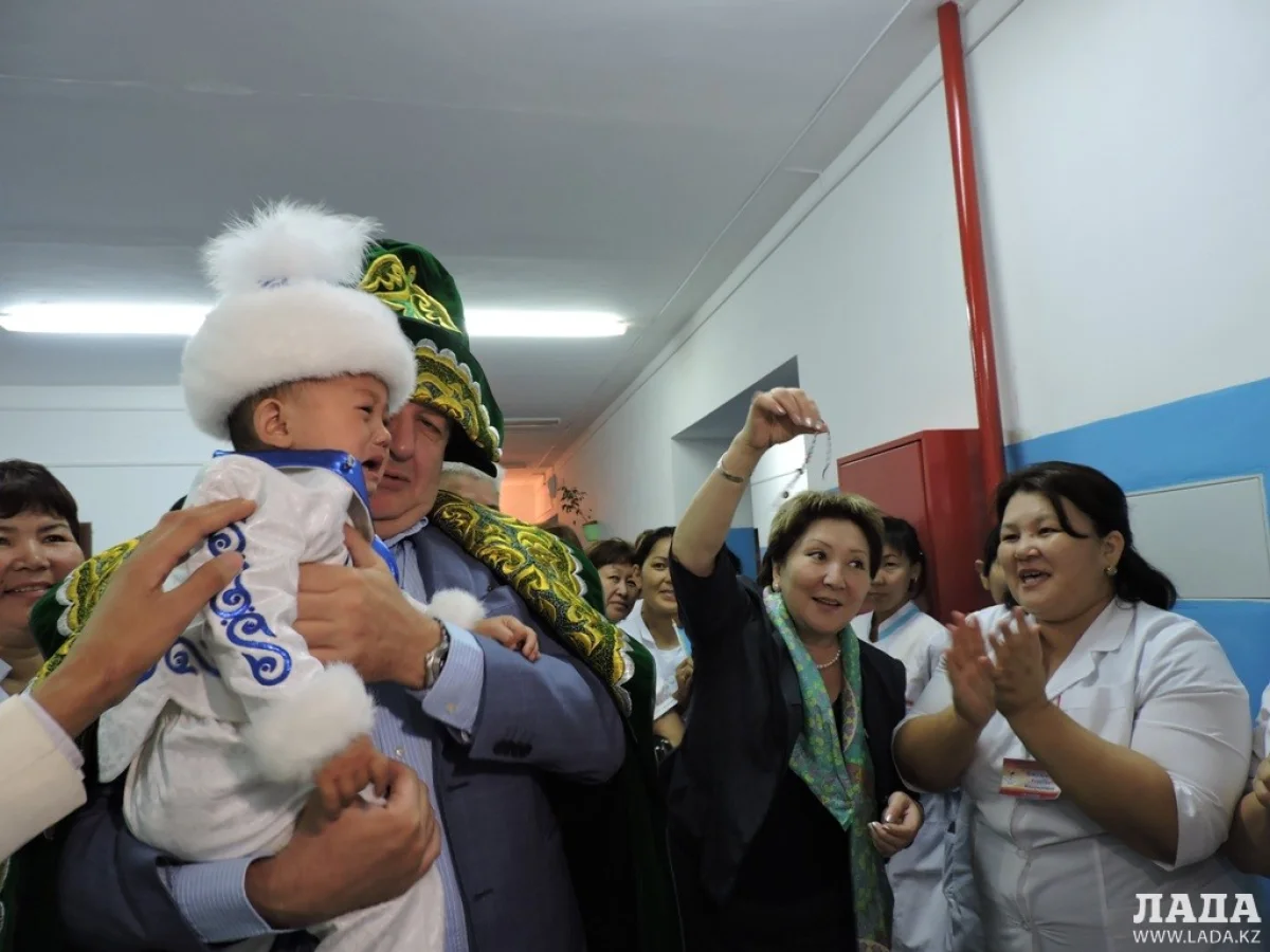 Ю.Оксамитный на открытии центра. Фото автора