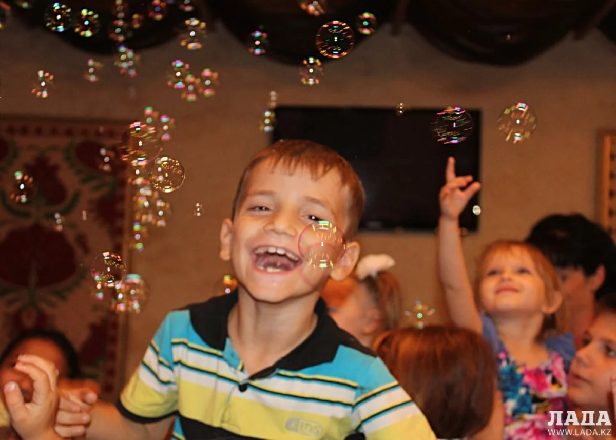 Праздник для детей из фонда «Адал»||news_pic_more|<!--TBegin--><a href="https://img.lada.kz/2015-09/1441943030_img_1784.jpg" onclick="return hs.expand(this)" ><img align="left" src="https://img.lada.kz/2015-09/thumbs/1441943030_img_1784.jpg" alt='В Актау для подопечных фонда «Адал» устроили праздник' title='В Актау для подопечных фонда «Адал» устроили праздник'  /></a><!--TEnd--><br /><!--TBegin--><a href="https://img.lada.kz/2015-09/1441942958_img_1775.jpg" onclick="return hs.expand(this)" ><img align="left" src="https://img.lada.kz/2015-09/thumbs/1441942958_img_1775.jpg" alt='В Актау для подопечных фонда «Адал» устроили праздник' title='В Актау для подопечных фонда «Адал» устроили праздник'  /></a><!--TEnd-->