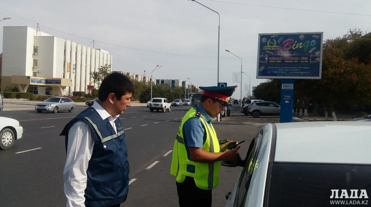 Инспектор останавливал автомобили, на которые указала система &quot;Поток&quot;. Фото автора