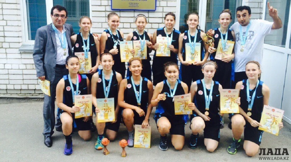 Команда Мангистауской области и тренер Баграт Аракелян||news_pic_more|<!--TBegin--><a href="https://img.lada.kz/2015-09/1441968771_bcwtraom68g.jpg" onclick="return hs.expand(this)" ><img align="left" src="https://img.lada.kz/2015-09/thumbs/1441968771_bcwtraom68g.jpg" alt='Мангистауские баскетболистки завоевали чемпионский титул Казахстана среди девушек в возрасте до 18 лет' title='Мангистауские баскетболистки завоевали чемпионский титул Казахстана среди девушек в возрасте до 18 лет'  /></a><!--TEnd--><br /><!--TBegin--><a href="https://img.lada.kz/2015-09/1441968740_sl2xgtzz-lu.jpg" onclick="return hs.expand(this)" ><img align="left" src="https://img.lada.kz/2015-09/thumbs/1441968740_sl2xgtzz-lu.jpg" alt='Мангистауские баскетболистки завоевали чемпионский титул Казахстана среди девушек в возрасте до 18 лет' title='Мангистауские баскетболистки завоевали чемпионский титул Казахстана среди девушек в возрасте до 18 лет'  /></a><!--TEnd-->