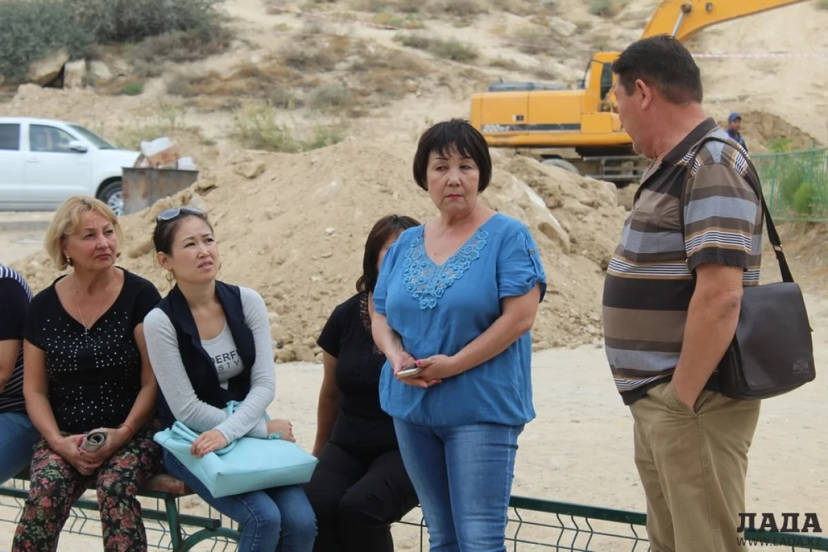 Жильцы трех домов намерены продолжать защищать детскую игровую площадку||news_pic_more|<!--TBegin--><a href="https://img.lada.kz/2015-09/1442234171_img_2045.jpg" onclick="return hs.expand(this)" ><img align="left" src="https://img.lada.kz/2015-09/thumbs/1442234171_img_2045.jpg" alt='Представители акимата Актау не пришли на встречу с жителями 14 микрорайона' title='Представители акимата Актау не пришли на встречу с жителями 14 микрорайона'  /></a><!--TEnd--><br /><!--TBegin--><a href="https://img.lada.kz/2015-09/1442234257_img_2053.jpg" onclick="return hs.expand(this)" ><img align="left" src="https://img.lada.kz/2015-09/thumbs/1442234257_img_2053.jpg" alt='Представители акимата Актау не пришли на встречу с жителями 14 микрорайона' title='Представители акимата Актау не пришли на встречу с жителями 14 микрорайона'  /></a><!--TEnd-->