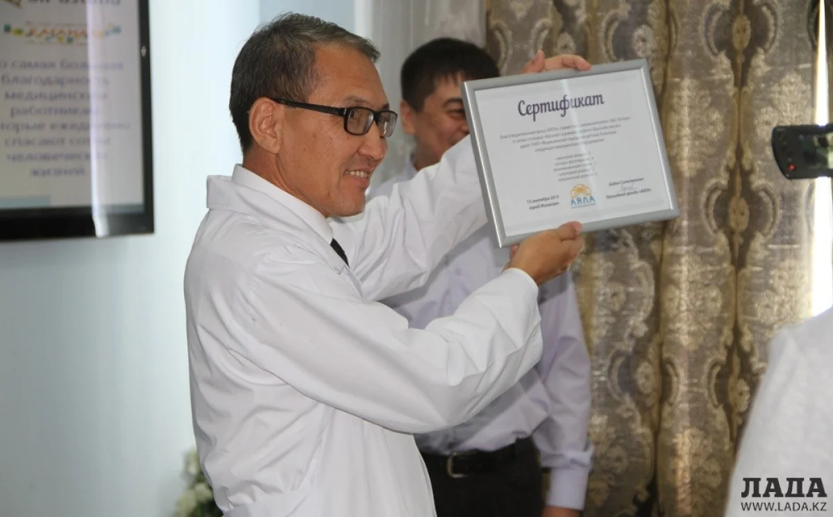 Вручение сертификата||news_pic_more|<!--TBegin--><a href="https://img.lada.kz/2015-09/1442478754_5.jpg" onclick="return hs.expand(this)" ><img align="left" src="https://img.lada.kz/2015-09/thumbs/1442478754_5.jpg" alt='Отделению реанимации Жанаозенской детской больницы передали медицинское оборудование' title='Отделению реанимации Жанаозенской детской больницы передали медицинское оборудование'  /></a><!--TEnd-->