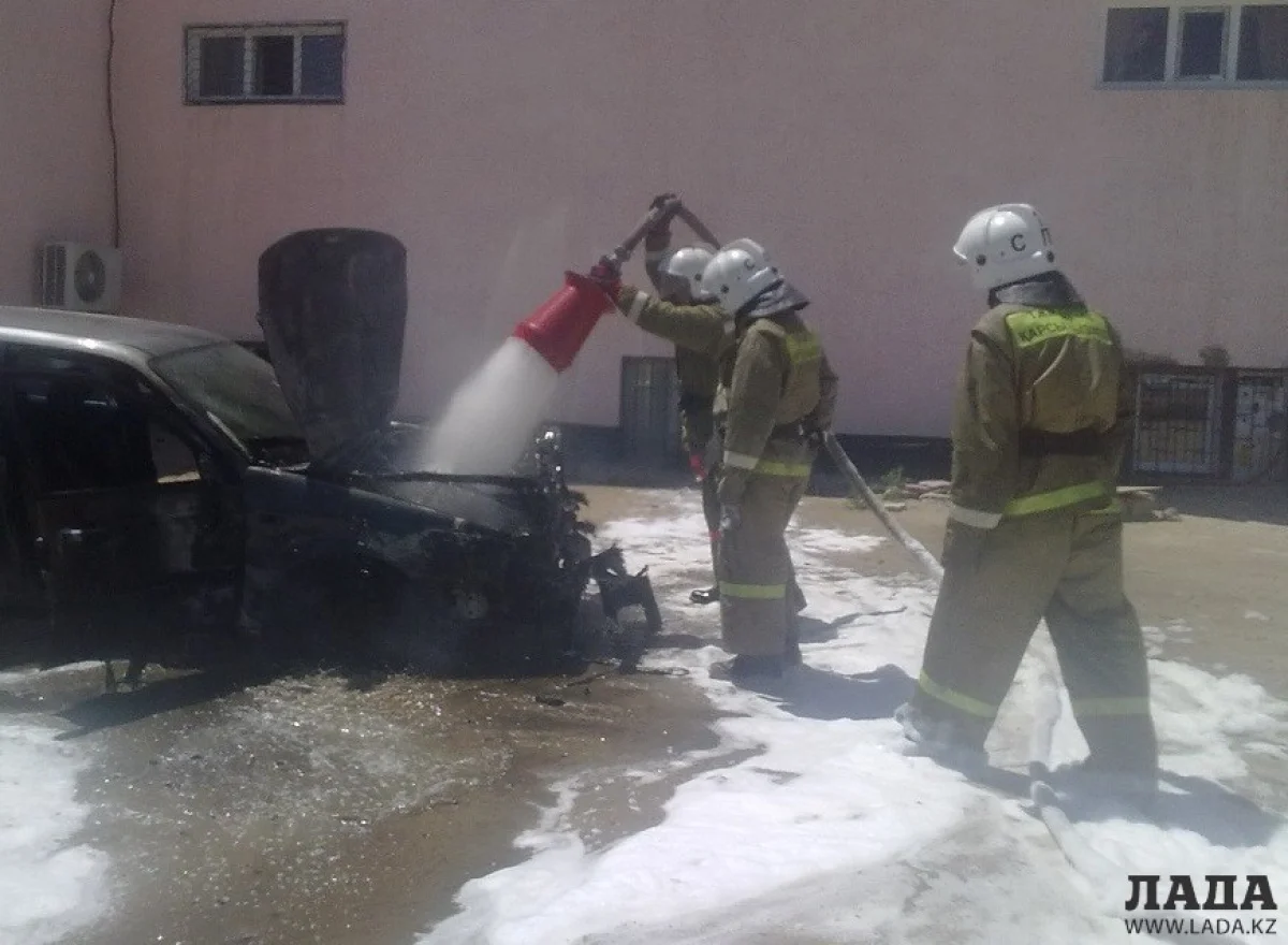 За неделю сгорели три машины. Фото Службы пожаротушения