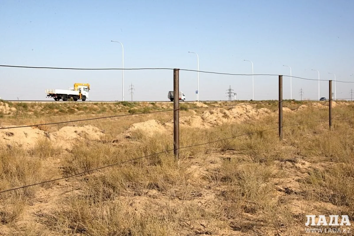 Так выглядит ограждение от скота||news_pic_more|<!--TBegin--><a href="https://img.lada.kz/2015-09/1442987329_4x4x5460.jpg" onclick="return hs.expand(this)" ><img align="left" src="https://img.lada.kz/2015-09/thumbs/1442987329_4x4x5460.jpg" alt='Началось строительство ограждения от скота на участке трассы Актау-аэропорт' title='Началось строительство ограждения от скота на участке трассы Актау-аэропорт'  /></a><!--TEnd--><br /><!--TBegin--><a href="https://img.lada.kz/2015-09/1442987314_4x4x5459.jpg" onclick="return hs.expand(this)" ><img align="left" src="https://img.lada.kz/2015-09/thumbs/1442987314_4x4x5459.jpg" alt='Началось строительство ограждения от скота на участке трассы Актау-аэропорт' title='Началось строительство ограждения от скота на участке трассы Актау-аэропорт'  /></a><!--TEnd--><br /><!--TBegin--><a href="https://img.lada.kz/2015-09/1442987261_4x4x5458.jpg" onclick="return hs.expand(this)" ><img align="left" src="https://img.lada.kz/2015-09/thumbs/1442987261_4x4x5458.jpg" alt='Началось строительство ограждения от скота на участке трассы Актау-аэропорт' title='Началось строительство ограждения от скота на участке трассы Актау-аэропорт'  /></a><!--TEnd-->