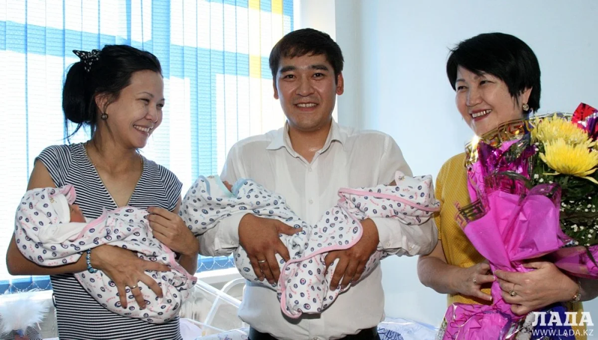 Тройняшки с родителями и бабушкой||news_pic_more|<!--TBegin--><a href="https://img.lada.kz/2015-09/1443178448_4x4x5701.jpg" onclick="return hs.expand(this)" ><img align="left" src="https://img.lada.kz/2015-09/thumbs/1443178448_4x4x5701.jpg" alt='В день города в Актау родилась тройня' title='В день города в Актау родилась тройня'  /></a><!--TEnd--><br /><!--TBegin--><a href="https://img.lada.kz/2015-09/1443178385_4x4x5714.jpg" onclick="return hs.expand(this)" ><img align="left" src="https://img.lada.kz/2015-09/thumbs/1443178385_4x4x5714.jpg" alt='В день города в Актау родилась тройня' title='В день города в Актау родилась тройня'  /></a><!--TEnd--><br /><!--TBegin--><a href="https://img.lada.kz/2015-09/1443178430_4x4x5715.jpg" onclick="return hs.expand(this)" ><img align="left" src="https://img.lada.kz/2015-09/thumbs/1443178430_4x4x5715.jpg" alt='В день города в Актау родилась тройня' title='В день города в Актау родилась тройня'  /></a><!--TEnd--><br /><!--TBegin--><a href="https://img.lada.kz/2015-09/1443178392_4x4x5716.jpg" onclick="return hs.expand(this)" ><img align="left" src="https://img.lada.kz/2015-09/thumbs/1443178392_4x4x5716.jpg" alt='В день города в Актау родилась тройня' title='В день города в Актау родилась тройня'  /></a><!--TEnd--><br /><!--TBegin--><a href="https://img.lada.kz/2015-09/1443178423_4x4x5722.jpg" onclick="return hs.expand(this)" ><img align="left" src="https://img.lada.kz/2015-09/thumbs/1443178423_4x4x5722.jpg" alt='В день города в Актау родилась тройня' title='В день города в Актау родилась тройня'  /></a><!--TEnd--><br /><!--TBegin--><a href="https://img.lada.kz/2015-09/1443178439_4x4x5752.jpg" onclick="return hs.expand(this)" ><img align="left" src="https://img.lada.kz/2015-09/thumbs/1443178439_4x4x5752.jpg" alt='В день города в Актау родилась тройня' title='В день города в Актау родилась тройня'  /></a><!--TEnd--><br /><!--TBegin--><a href="https://img.lada.kz/2015-09/1443178430_4x4x5791.jpg" onclick="return hs.expand(this)" ><img align="left" src="https://img.lada.kz/2015-09/thumbs/1443178430_4x4x5791.jpg" alt='В день города в Актау родилась тройня' title='В день города в Актау родилась тройня'  /></a><!--TEnd--><br /><!--TBegin--><a href="https://img.lada.kz/2015-09/1443178431_4x4x5803.jpg" onclick="return hs.expand(this)" ><img align="left" src="https://img.lada.kz/2015-09/thumbs/1443178431_4x4x5803.jpg" alt='В день города в Актау родилась тройня' title='В день города в Актау родилась тройня'  /></a><!--TEnd-->
