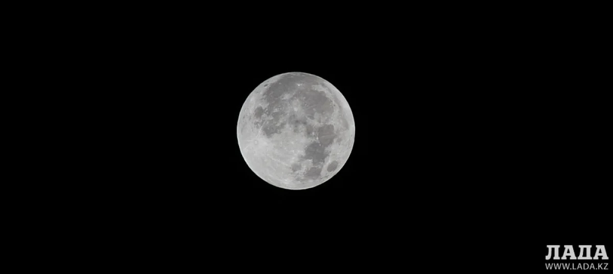 Луна в 5 часов 24 минуты и 30 секунд