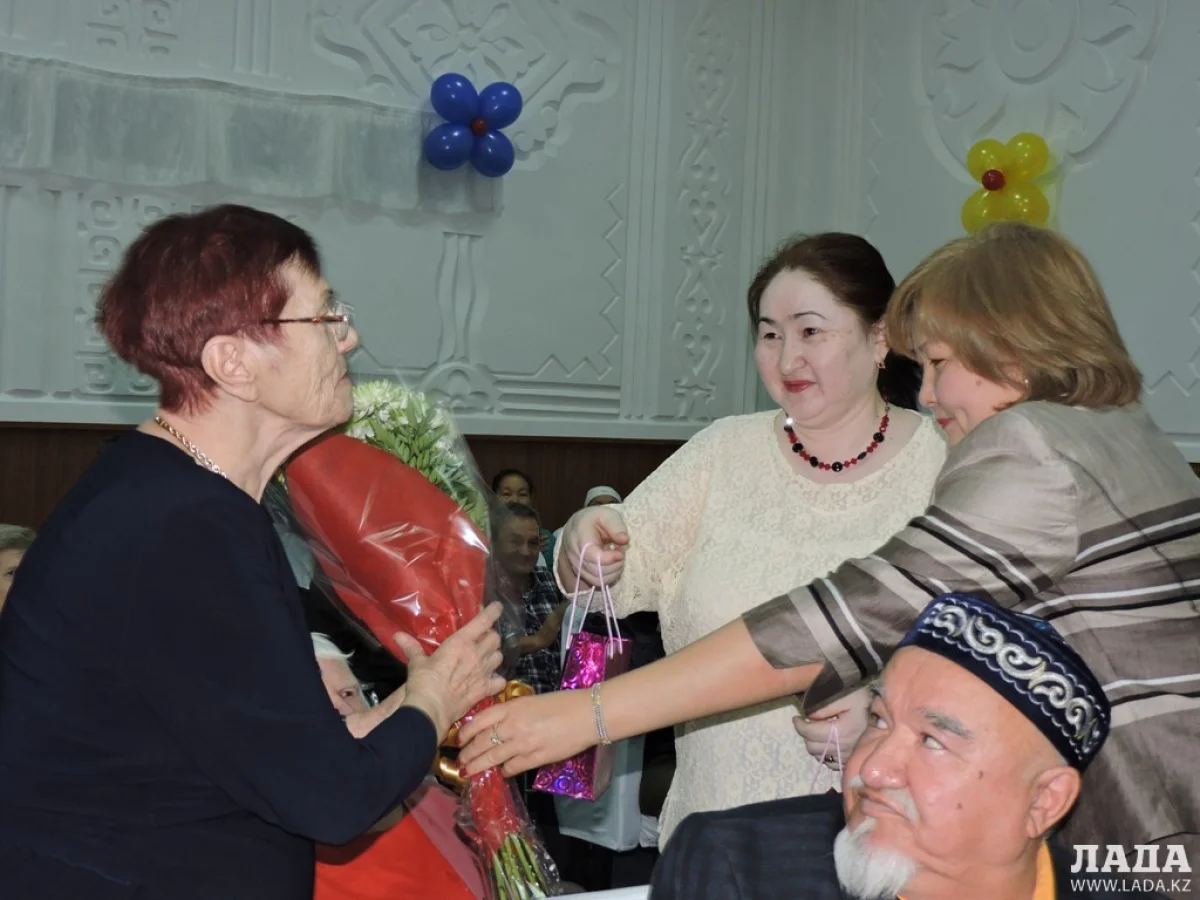 Поздравления в честь Дня пожилых людей. Фото автора