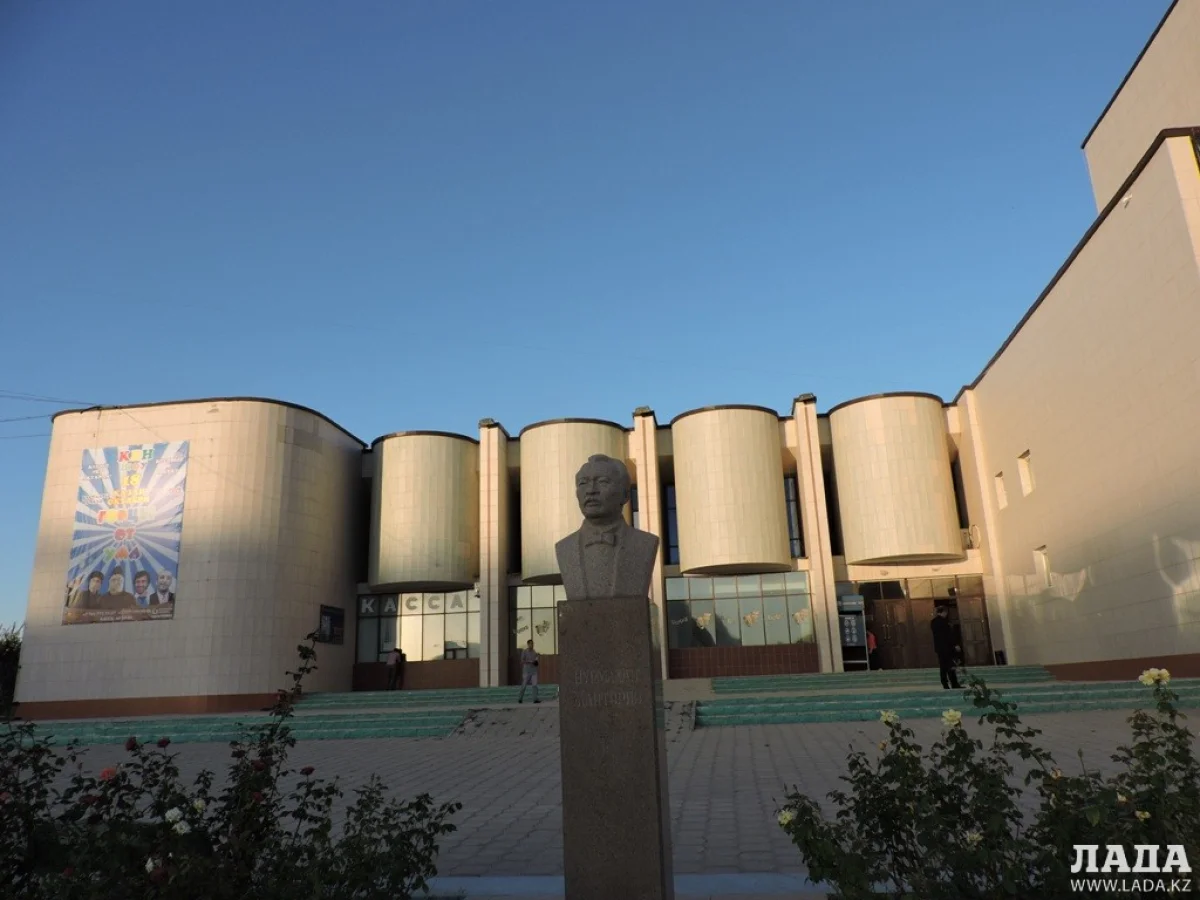 Здание театра. Фото автора