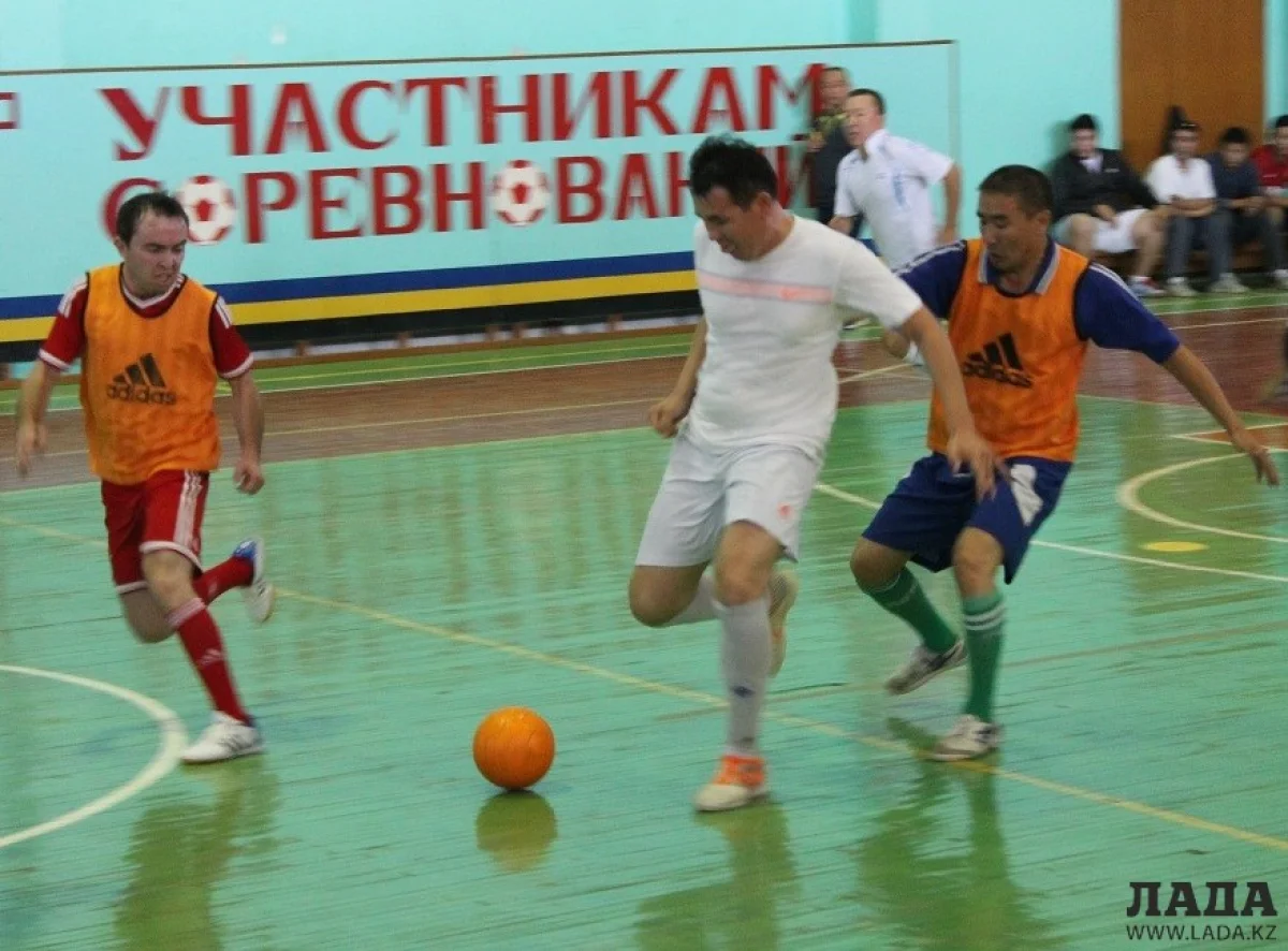 Соревнования полицейских. Фото автора||news_pic_more|<!--TBegin--><a href="https://img.lada.kz/2015-10/1443863398_4.jpg" onclick="return hs.expand(this)" ><img align="left" src="https://img.lada.kz/2015-10/thumbs/1443863398_4.jpg" alt='Полицейские Актау организовали турнир по футзалу в честь Дня уголовного розыска' title='Полицейские Актау организовали турнир по футзалу в честь Дня уголовного розыска'  /></a><!--TEnd--><br /><!--TBegin--><a href="https://img.lada.kz/2015-10/1443863378_5.jpg" onclick="return hs.expand(this)" ><img align="left" src="https://img.lada.kz/2015-10/thumbs/1443863378_5.jpg" alt='Полицейские Актау организовали турнир по футзалу в честь Дня уголовного розыска' title='Полицейские Актау организовали турнир по футзалу в честь Дня уголовного розыска'  /></a><!--TEnd--><br /><!--TBegin--><a href="https://img.lada.kz/2015-10/1443863381_img_6232.jpg" onclick="return hs.expand(this)" ><img align="left" src="https://img.lada.kz/2015-10/thumbs/1443863381_img_6232.jpg" alt='Полицейские Актау организовали турнир по футзалу в честь Дня уголовного розыска' title='Полицейские Актау организовали турнир по футзалу в честь Дня уголовного розыска'  /></a><!--TEnd--><br /><!--TBegin--><a href="https://img.lada.kz/2015-10/1443863368_img_6287.jpg" onclick="return hs.expand(this)" ><img align="left" src="https://img.lada.kz/2015-10/thumbs/1443863368_img_6287.jpg" alt='Полицейские Актау организовали турнир по футзалу в честь Дня уголовного розыска' title='Полицейские Актау организовали турнир по футзалу в честь Дня уголовного розыска'  /></a><!--TEnd--><br /><!--TBegin--><a href="https://img.lada.kz/2015-10/1443863361_img_7473.jpg" onclick="return hs.expand(this)" ><img align="left" src="https://img.lada.kz/2015-10/thumbs/1443863361_img_7473.jpg" alt='Полицейские Актау организовали турнир по футзалу в честь Дня уголовного розыска' title='Полицейские Актау организовали турнир по футзалу в честь Дня уголовного розыска'  /></a><!--TEnd--><br /><!--TBegin--><a href="https://img.lada.kz/2015-10/1443863418_img_7477.jpg" onclick="return hs.expand(this)" ><img align="left" src="https://img.lada.kz/2015-10/thumbs/1443863418_img_7477.jpg" alt='Полицейские Актау организовали турнир по футзалу в честь Дня уголовного розыска' title='Полицейские Актау организовали турнир по футзалу в честь Дня уголовного розыска'  /></a><!--TEnd--><br /><!--TBegin--><a href="https://img.lada.kz/2015-10/1443863438_img_7482.jpg" onclick="return hs.expand(this)" ><img align="left" src="https://img.lada.kz/2015-10/thumbs/1443863438_img_7482.jpg" alt='Полицейские Актау организовали турнир по футзалу в честь Дня уголовного розыска' title='Полицейские Актау организовали турнир по футзалу в честь Дня уголовного розыска'  /></a><!--TEnd--><br /><!--TBegin--><a href="https://img.lada.kz/2015-10/1443863460_img_7483.jpg" onclick="return hs.expand(this)" ><img align="left" src="https://img.lada.kz/2015-10/thumbs/1443863460_img_7483.jpg" alt='Полицейские Актау организовали турнир по футзалу в честь Дня уголовного розыска' title='Полицейские Актау организовали турнир по футзалу в честь Дня уголовного розыска'  /></a><!--TEnd--><br /><!--TBegin--><a href="https://img.lada.kz/2015-10/1443863435_img_7486.jpg" onclick="return hs.expand(this)" ><img align="left" src="https://img.lada.kz/2015-10/thumbs/1443863435_img_7486.jpg" alt='Полицейские Актау организовали турнир по футзалу в честь Дня уголовного розыска' title='Полицейские Актау организовали турнир по футзалу в честь Дня уголовного розыска'  /></a><!--TEnd--><br /><!--TBegin--><a href="https://img.lada.kz/2015-10/1443863463_img_7487.jpg" onclick="return hs.expand(this)" ><img align="left" src="https://img.lada.kz/2015-10/thumbs/1443863463_img_7487.jpg" alt='Полицейские Актау организовали турнир по футзалу в честь Дня уголовного розыска' title='Полицейские Актау организовали турнир по футзалу в честь Дня уголовного розыска'  /></a><!--TEnd--><br /><!--TBegin--><a href="https://img.lada.kz/2015-10/1443863464_img_7488.jpg" onclick="return hs.expand(this)" ><img align="left" src="https://img.lada.kz/2015-10/thumbs/1443863464_img_7488.jpg" alt='Полицейские Актау организовали турнир по футзалу в честь Дня уголовного розыска' title='Полицейские Актау организовали турнир по футзалу в честь Дня уголовного розыска'  /></a><!--TEnd--><br /><!--TBegin--><a href="https://img.lada.kz/2015-10/1443863458_img_7490.jpg" onclick="return hs.expand(this)" ><img align="left" src="https://img.lada.kz/2015-10/thumbs/1443863458_img_7490.jpg" alt='Полицейские Актау организовали турнир по футзалу в честь Дня уголовного розыска' title='Полицейские Актау организовали турнир по футзалу в честь Дня уголовного розыска'  /></a><!--TEnd--><br /><!--TBegin--><a href="https://img.lada.kz/2015-10/1443863447_img_7492.jpg" onclick="return hs.expand(this)" ><img align="left" src="https://img.lada.kz/2015-10/thumbs/1443863447_img_7492.jpg" alt='Полицейские Актау организовали турнир по футзалу в честь Дня уголовного розыска' title='Полицейские Актау организовали турнир по футзалу в честь Дня уголовного розыска'  /></a><!--TEnd--><br /><!--TBegin--><a href="https://img.lada.kz/2015-10/1443863465_img_7493.jpg" onclick="return hs.expand(this)" ><img align="left" src="https://img.lada.kz/2015-10/thumbs/1443863465_img_7493.jpg" alt='Полицейские Актау организовали турнир по футзалу в честь Дня уголовного розыска' title='Полицейские Актау организовали турнир по футзалу в честь Дня уголовного розыска'  /></a><!--TEnd--><br /><!--TBegin--><a href="https://img.lada.kz/2015-10/1443863472_img_7496.jpg" onclick="return hs.expand(this)" ><img align="left" src="https://img.lada.kz/2015-10/thumbs/1443863472_img_7496.jpg" alt='Полицейские Актау организовали турнир по футзалу в честь Дня уголовного розыска' title='Полицейские Актау организовали турнир по футзалу в честь Дня уголовного розыска'  /></a><!--TEnd--><br /><!--TBegin--><a href="https://img.lada.kz/2015-10/1443863469_img_7497.jpg" onclick="return hs.expand(this)" ><img align="left" src="https://img.lada.kz/2015-10/thumbs/1443863469_img_7497.jpg" alt='Полицейские Актау организовали турнир по футзалу в честь Дня уголовного розыска' title='Полицейские Актау организовали турнир по футзалу в честь Дня уголовного розыска'  /></a><!--TEnd--><br /><!--TBegin--><a href="https://img.lada.kz/2015-10/1443863417_img_7499.jpg" onclick="return hs.expand(this)" ><img align="left" src="https://img.lada.kz/2015-10/thumbs/1443863417_img_7499.jpg" alt='Полицейские Актау организовали турнир по футзалу в честь Дня уголовного розыска' title='Полицейские Актау организовали турнир по футзалу в честь Дня уголовного розыска'  /></a><!--TEnd--><br /><!--TBegin--><a href="https://img.lada.kz/2015-10/1443863482_img_7504.jpg" onclick="return hs.expand(this)" ><img align="left" src="https://img.lada.kz/2015-10/thumbs/1443863482_img_7504.jpg" alt='Полицейские Актау организовали турнир по футзалу в честь Дня уголовного розыска' title='Полицейские Актау организовали турнир по футзалу в честь Дня уголовного розыска'  /></a><!--TEnd--><br /><!--TBegin--><a href="https://img.lada.kz/2015-10/1443863422_img_7506.jpg" onclick="return hs.expand(this)" ><img align="left" src="https://img.lada.kz/2015-10/thumbs/1443863422_img_7506.jpg" alt='Полицейские Актау организовали турнир по футзалу в честь Дня уголовного розыска' title='Полицейские Актау организовали турнир по футзалу в честь Дня уголовного розыска'  /></a><!--TEnd--><br /><!--TBegin--><a href="https://img.lada.kz/2015-10/1443863434_img_7514.jpg" onclick="return hs.expand(this)" ><img align="left" src="https://img.lada.kz/2015-10/thumbs/1443863434_img_7514.jpg" alt='Полицейские Актау организовали турнир по футзалу в честь Дня уголовного розыска' title='Полицейские Актау организовали турнир по футзалу в честь Дня уголовного розыска'  /></a><!--TEnd-->