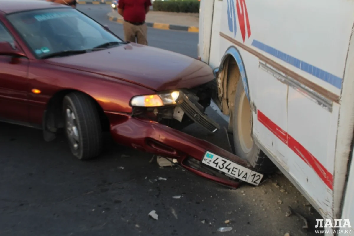 Столкновение «Паз-32054» и «Mazda Cronos»||news_pic_more|<!--TBegin--><a href="https://img.lada.kz/2015-10/1443881898_img_2974.jpg" onclick="return hs.expand(this)" ><img src="https://img.lada.kz/2015-10/thumbs/1443881898_img_2974.jpg" alt='В Актау на кольцевой  Mazda Cronos столкнулась с автобусом' title='В Актау на кольцевой  Mazda Cronos столкнулась с автобусом'  /></a><!--TEnd--><br /><!--TBegin--><a href="https://img.lada.kz/2015-10/1443881950_img_2978.jpg" onclick="return hs.expand(this)" ><img src="https://img.lada.kz/2015-10/thumbs/1443881950_img_2978.jpg" alt='В Актау на кольцевой  Mazda Cronos столкнулась с автобусом' title='В Актау на кольцевой  Mazda Cronos столкнулась с автобусом'  /></a><!--TEnd--><br /><!--TBegin--><a href="https://img.lada.kz/2015-10/1443881987_img_2980.jpg" onclick="return hs.expand(this)" ><img src="https://img.lada.kz/2015-10/thumbs/1443881987_img_2980.jpg" alt='В Актау на кольцевой  Mazda Cronos столкнулась с автобусом' title='В Актау на кольцевой  Mazda Cronos столкнулась с автобусом'  /></a><!--TEnd--><br /><!--TBegin--><a href="https://img.lada.kz/2015-10/1443881978_img_2981.jpg" onclick="return hs.expand(this)" ><img src="https://img.lada.kz/2015-10/thumbs/1443881978_img_2981.jpg" alt='В Актау на кольцевой  Mazda Cronos столкнулась с автобусом' title='В Актау на кольцевой  Mazda Cronos столкнулась с автобусом'  /></a><!--TEnd--><br /><!--TBegin--><a href="https://img.lada.kz/2015-10/1443881951_img_2983.jpg" onclick="return hs.expand(this)" ><img src="https://img.lada.kz/2015-10/thumbs/1443881951_img_2983.jpg" alt='В Актау на кольцевой  Mazda Cronos столкнулась с автобусом' title='В Актау на кольцевой  Mazda Cronos столкнулась с автобусом'  /></a><!--TEnd--><br /><!--TBegin--><a href="https://img.lada.kz/2015-10/1443881944_img_2985.jpg" onclick="return hs.expand(this)" ><img src="https://img.lada.kz/2015-10/thumbs/1443881944_img_2985.jpg" alt='В Актау на кольцевой  Mazda Cronos столкнулась с автобусом' title='В Актау на кольцевой  Mazda Cronos столкнулась с автобусом'  /></a><!--TEnd-->